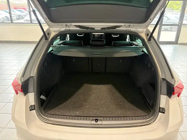 Skoda Octavia view 6