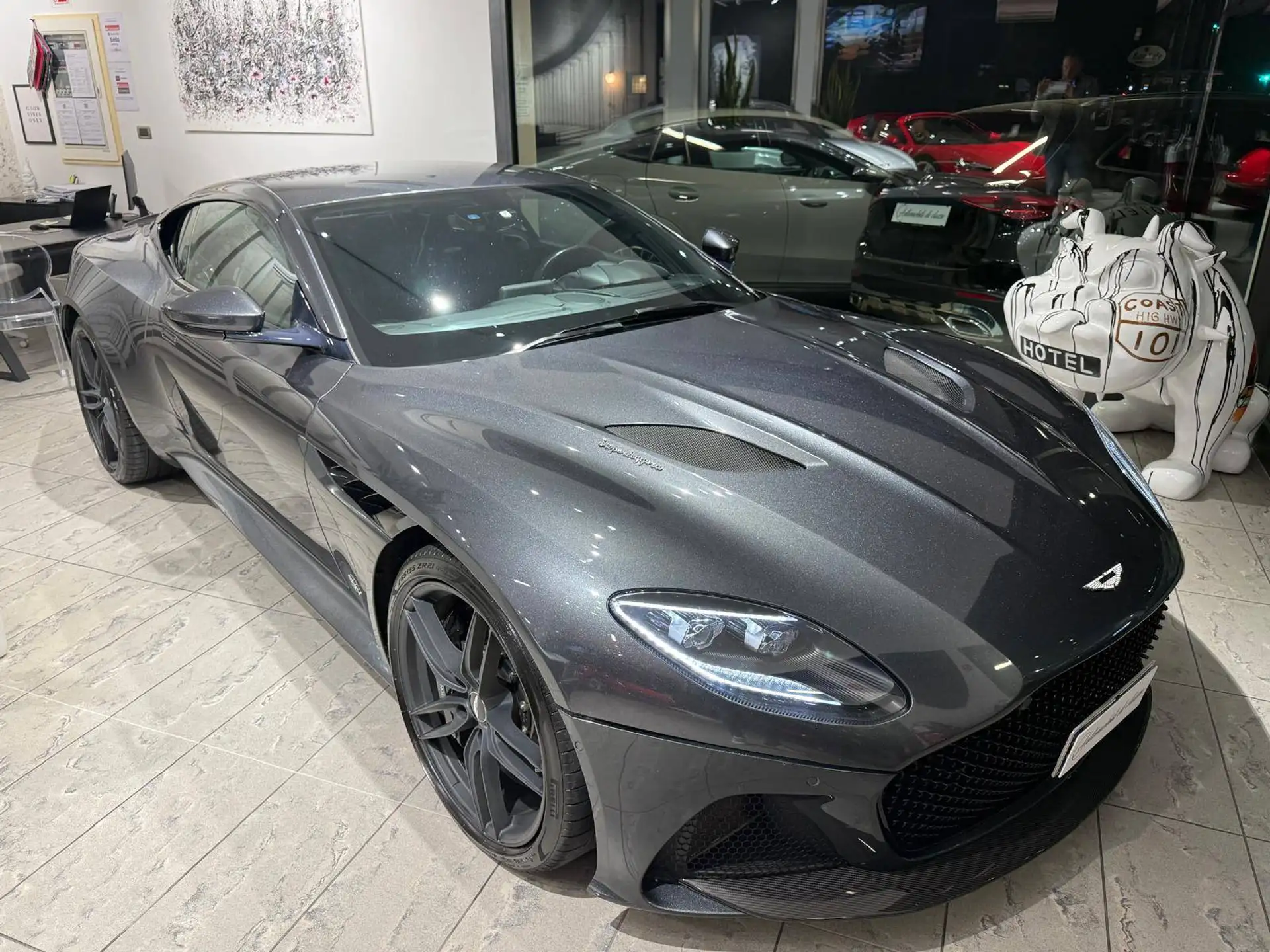 애스턴마틴 DBS 5.2 V12 2019 건메탈 사진 2