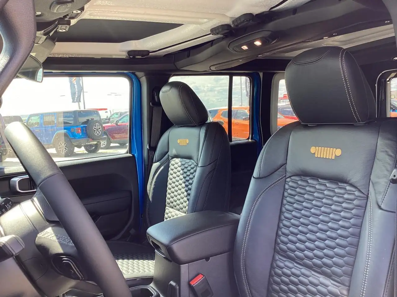 Jeep Wrangler снимка Jeep Wrangler
