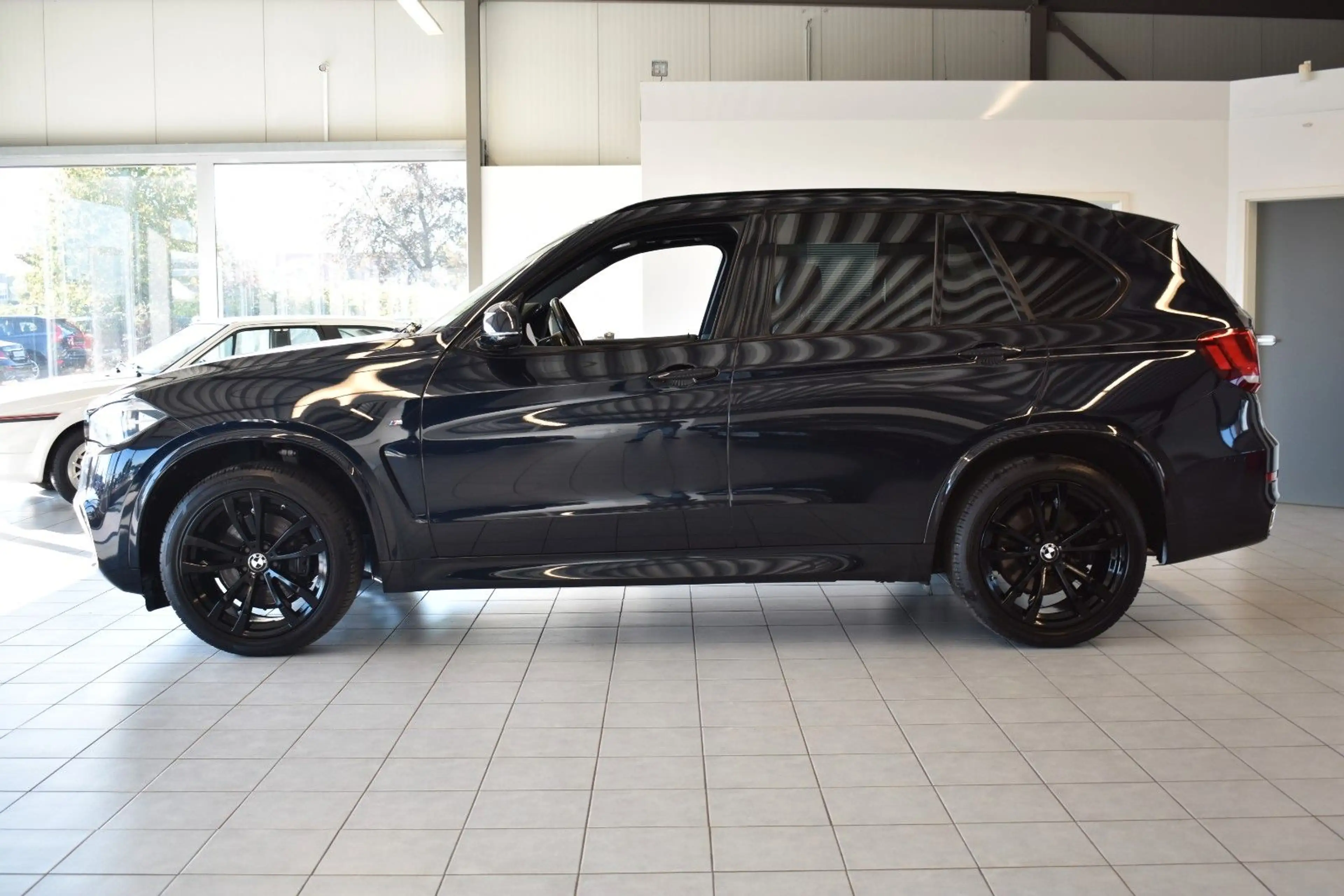 BMW X5 xDrive 40d/M-SPORT/NIGHT/AHK/CAM/PANO/AMBI/ — photo 4