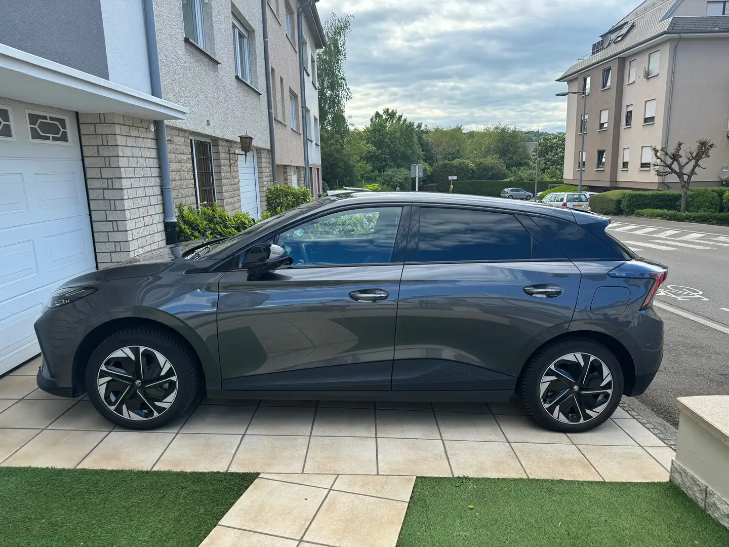 MG MG4 4 Luxury 64 kWh Gris - 2