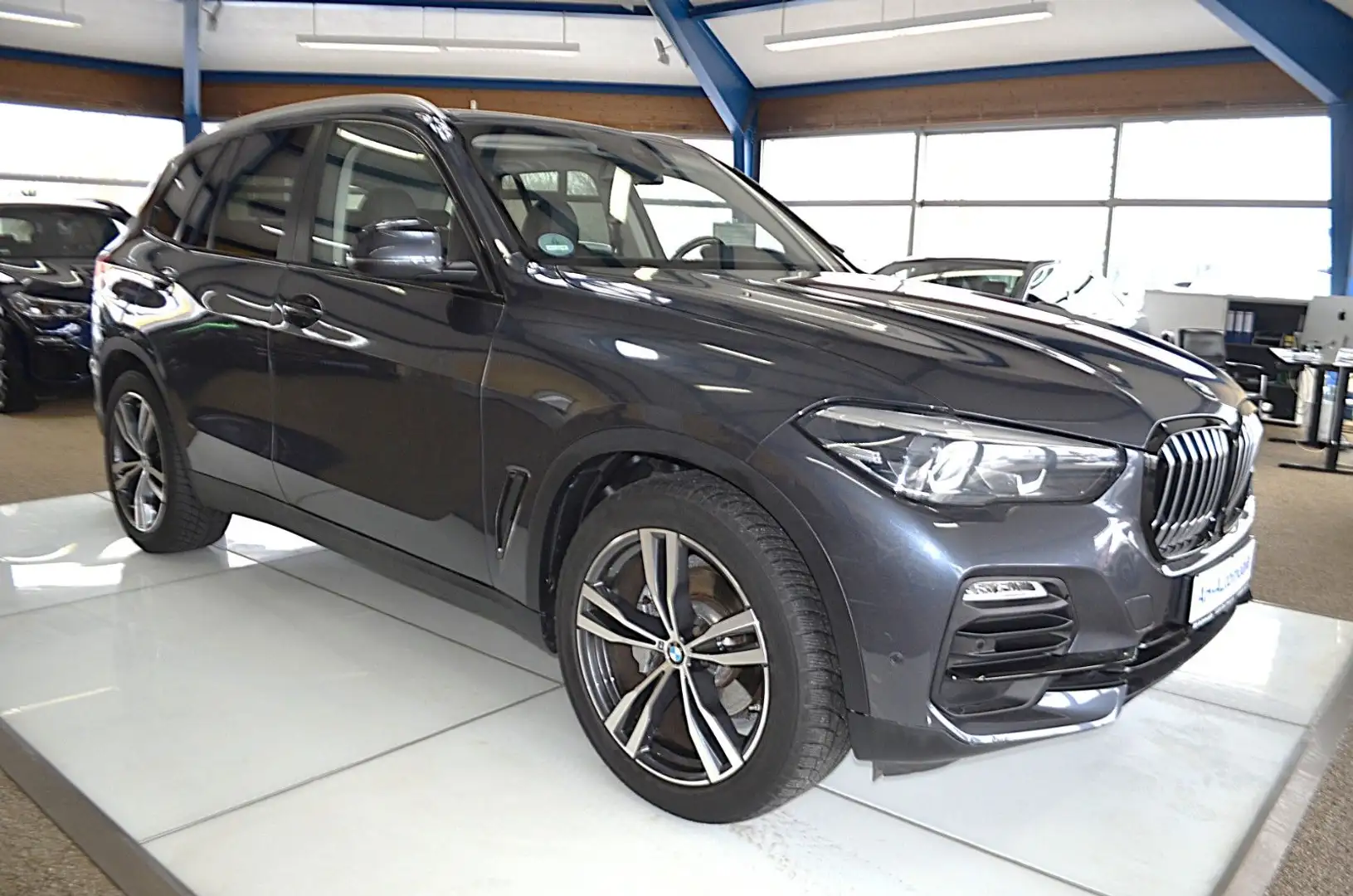 BMW X5 xDrive 30 d XENON / NAVI / LEDER / R-KAM /PDC Grau - 2