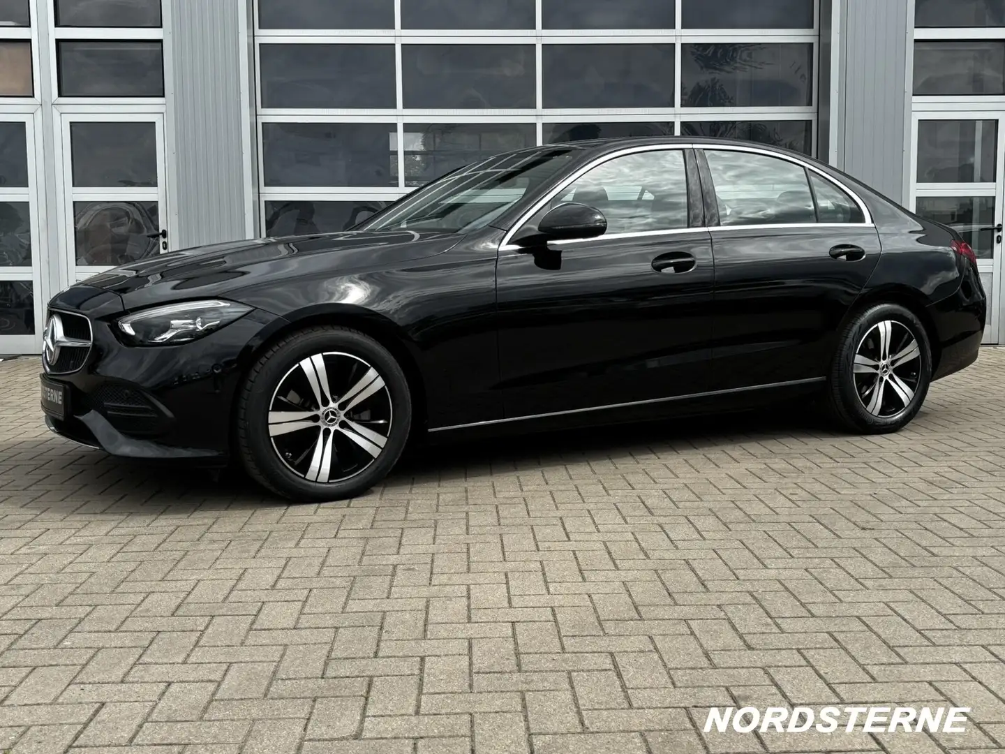 Mercedes-Benz C 180 C 180 AVANTGARDE+MBUX+KAMERA+LED+NAVIGATION+SHZ Schwarz - 2