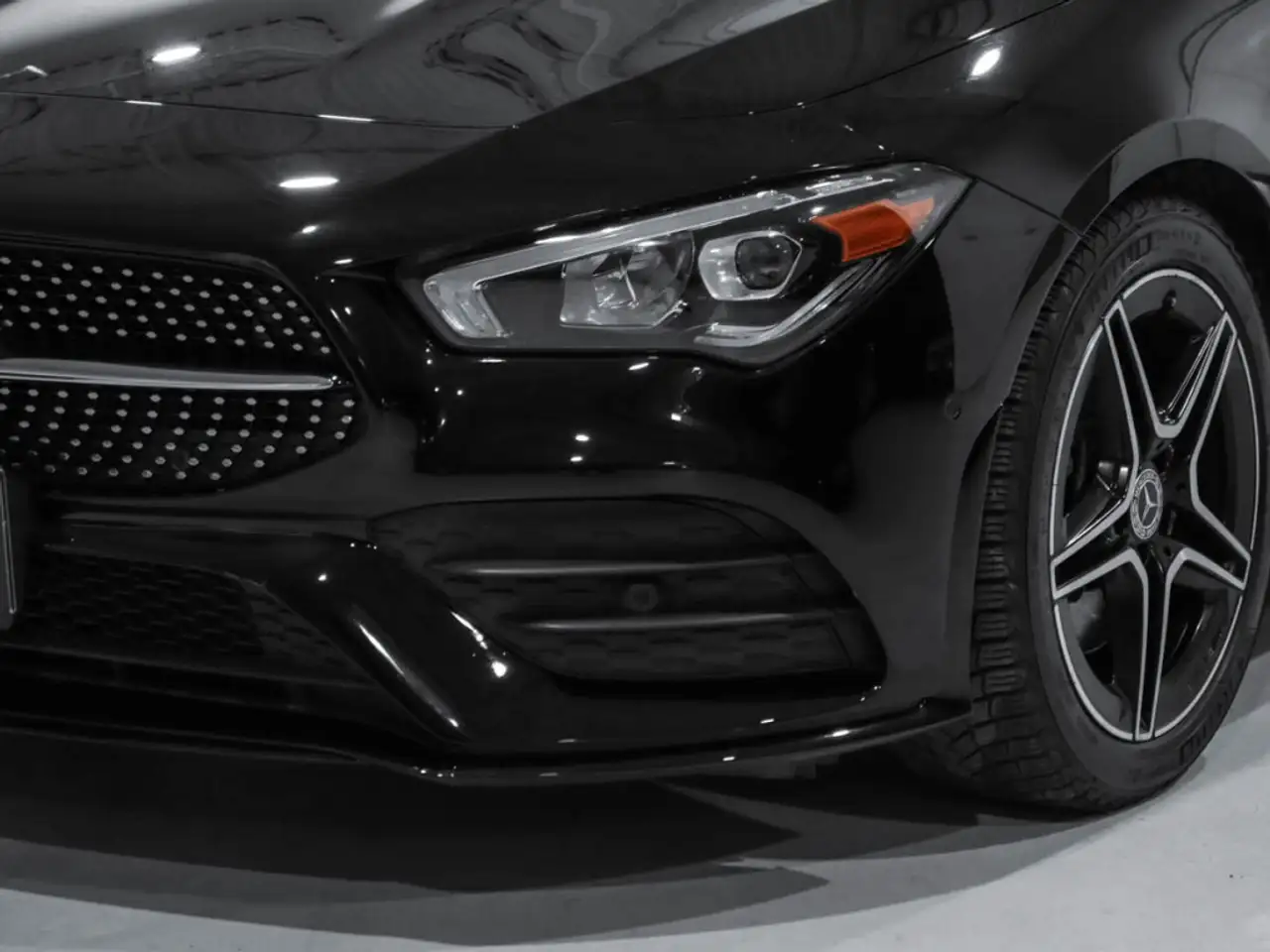 Mercedes-Benz CLA снимка Mercedes-Benz CLA
