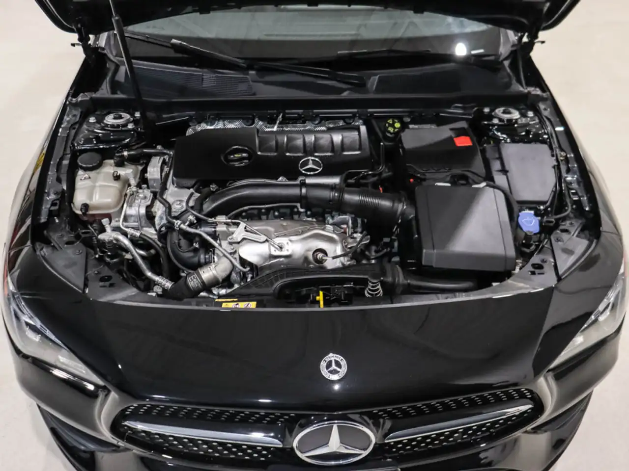 Mercedes-Benz CLA снимка Mercedes-Benz CLA