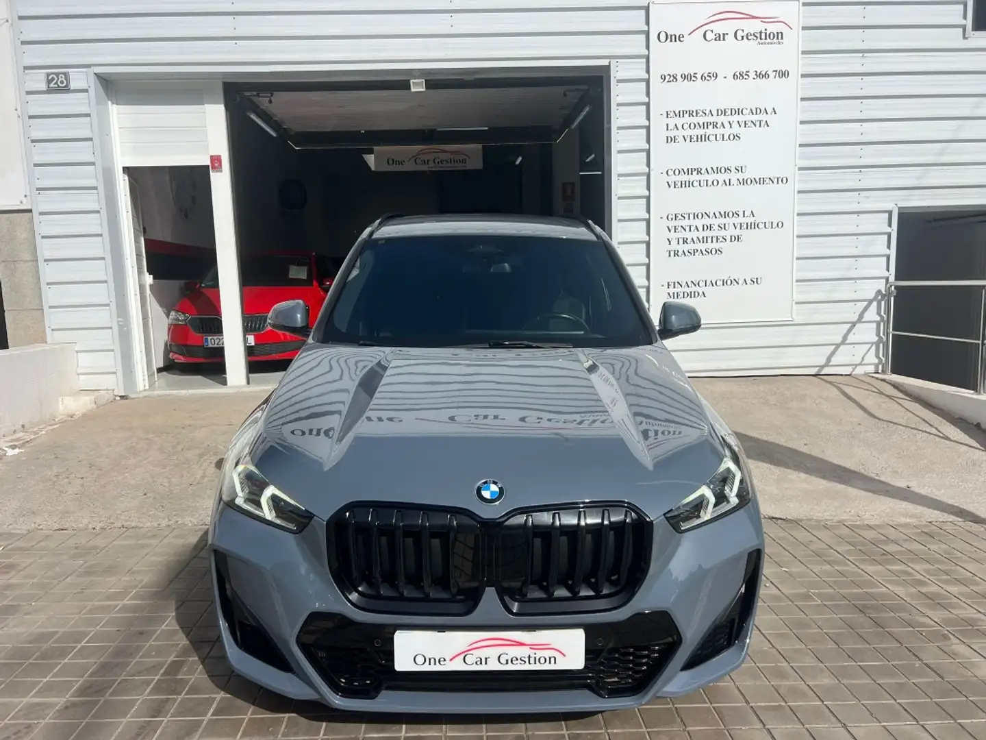 BMW X1 sDrive 18iA Gris - 2