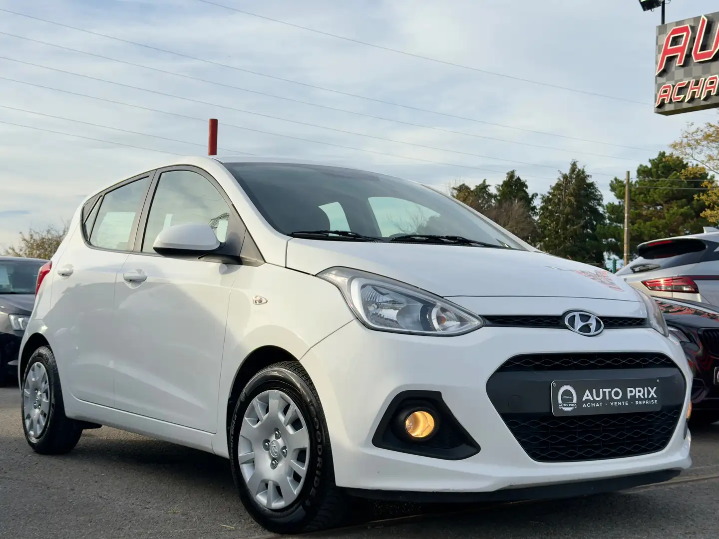 Hyundai i10 1.0i Blue Drive Clim Bluetooth Euro 5b Blanc - 2