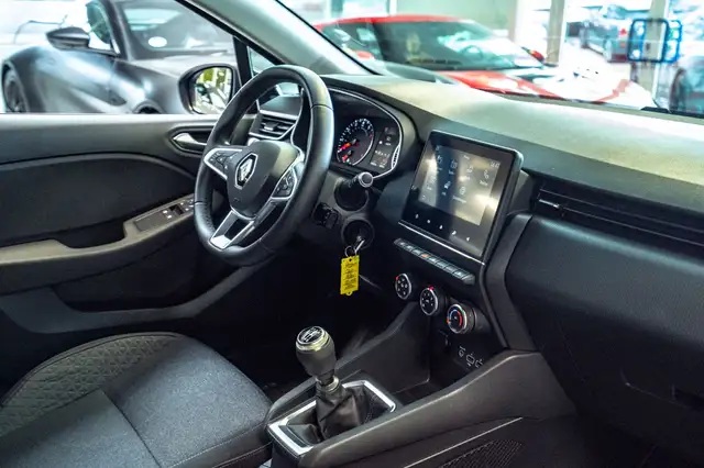 Renault Clio view 22