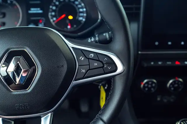 Renault Clio view 24