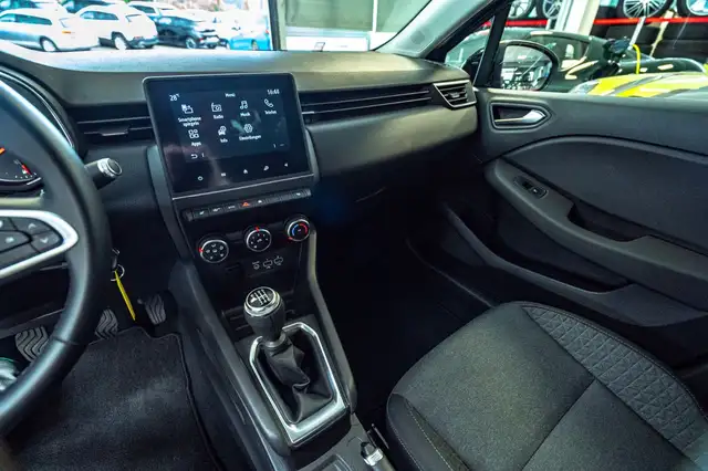 Renault Clio view 30
