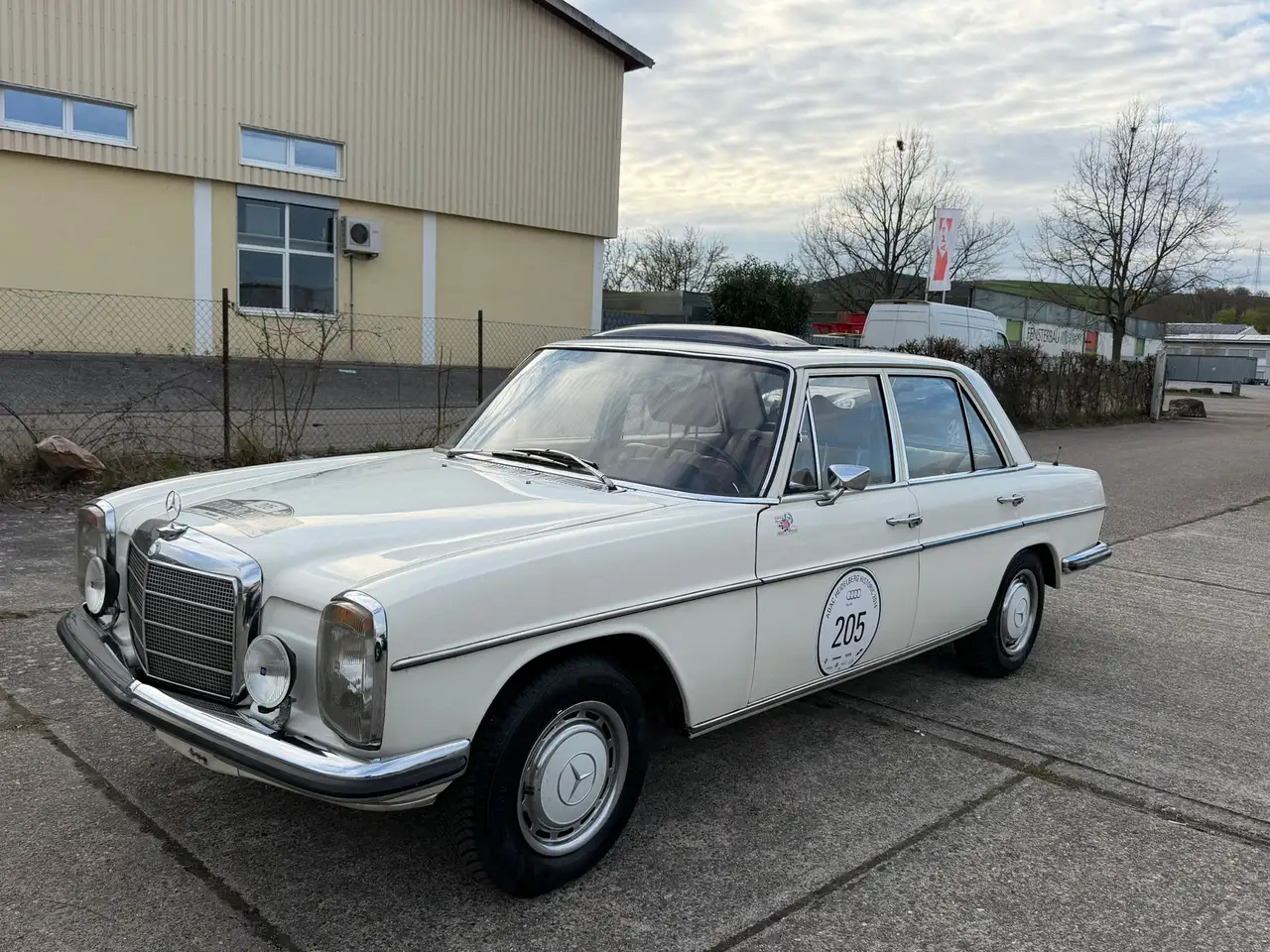 Mercedes-Benz E 200 200 / 8 Oltdtimer H kennzeichen neu Tüv mit Schiebedach, foto 1
