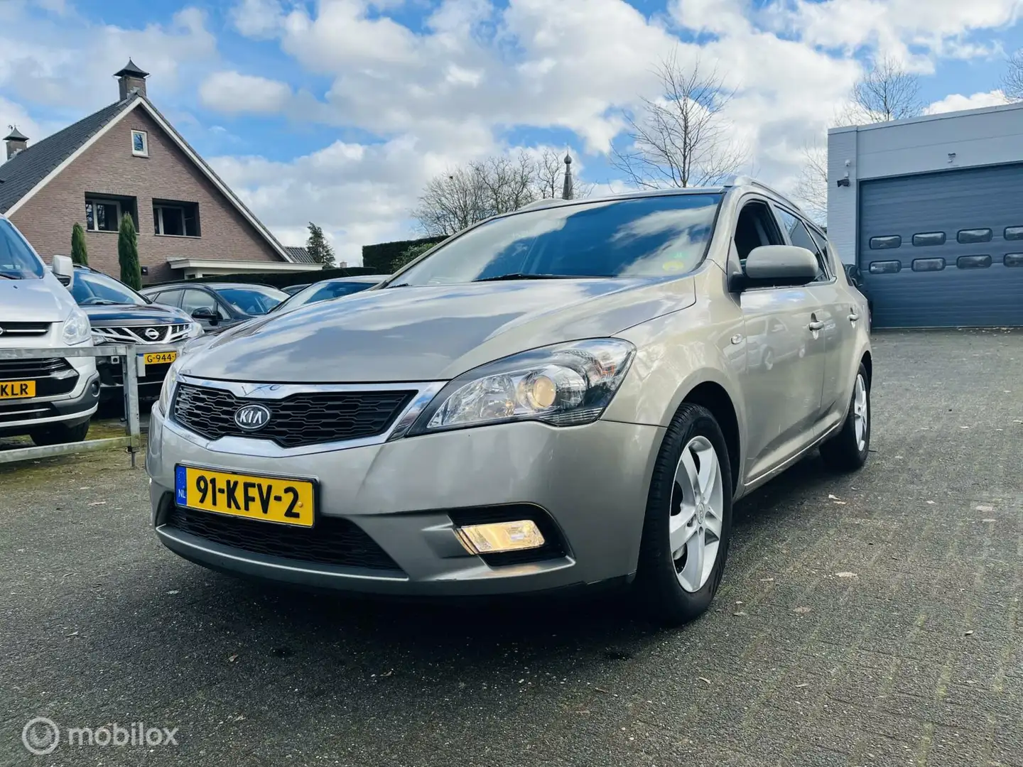 Kia Ceed / cee'd Sporty Wagon 1.4 CVVT X-ecutive Climate / Audio / Grijs - 1