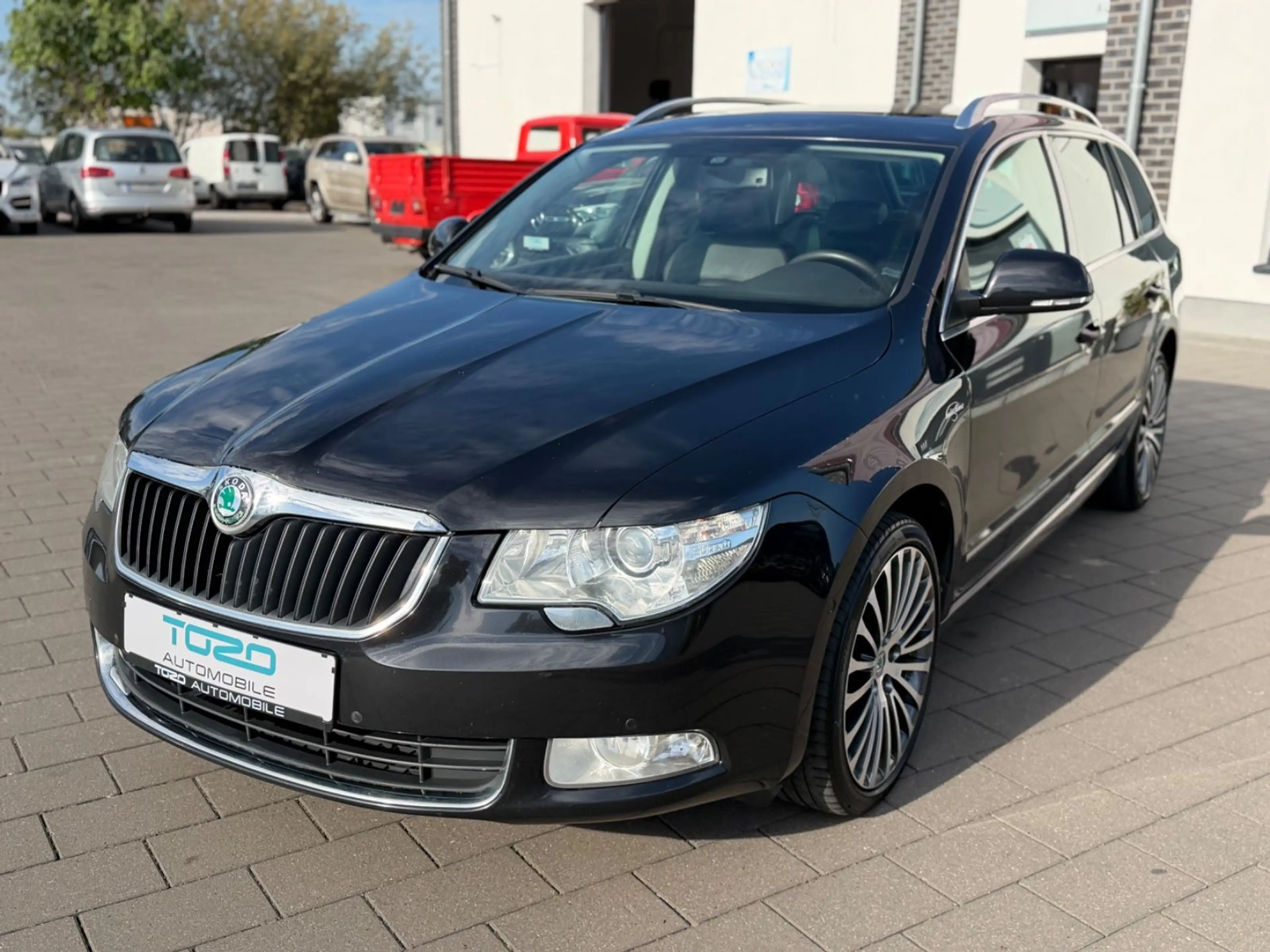 Skoda Superb 2.0TDI Laurin & Klement*PANO*LEDER*AHK* — photo 4