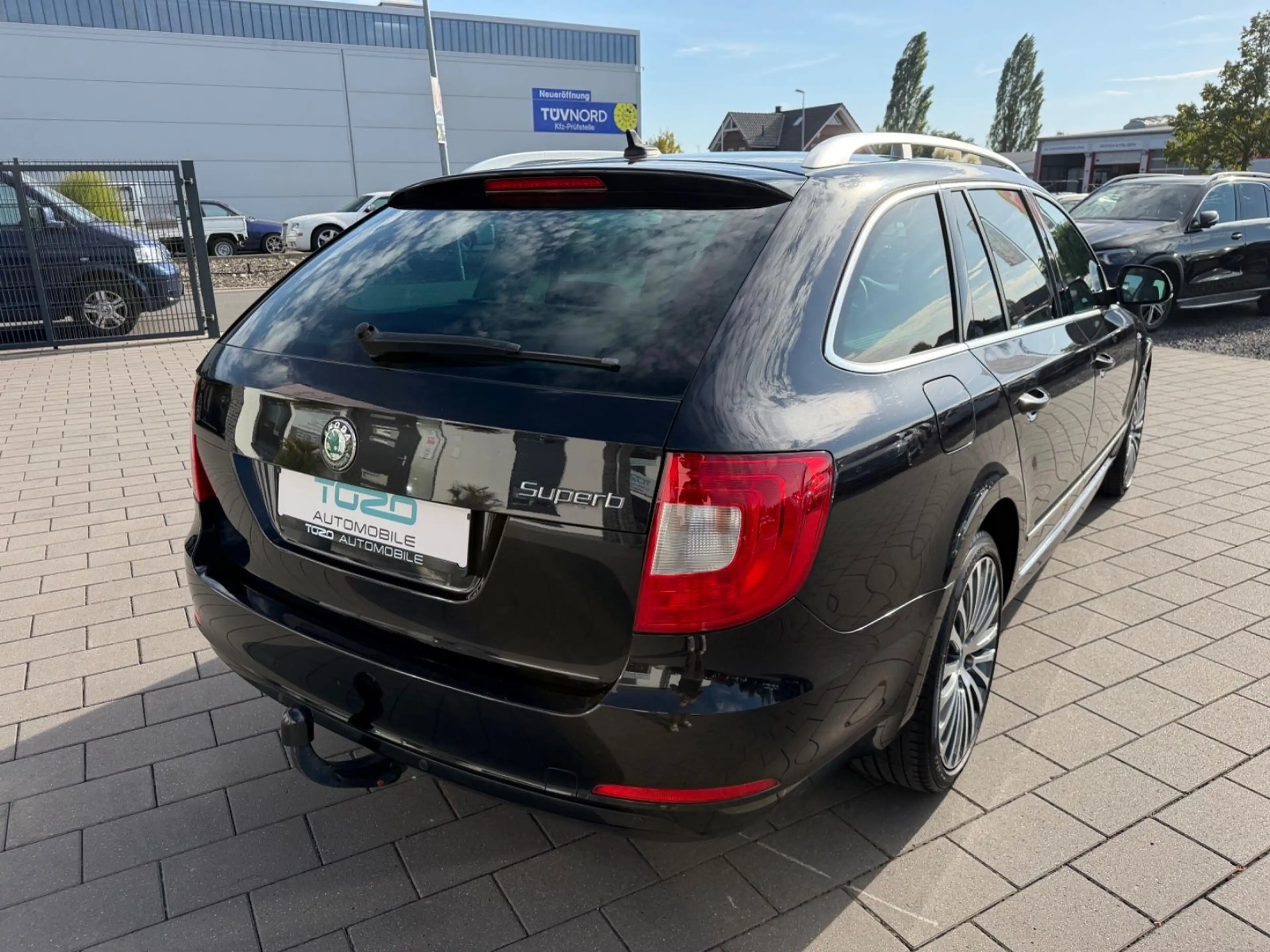 Skoda Superb 2.0TDI Laurin & Klement*PANO*LEDER*AHK* — photo 7