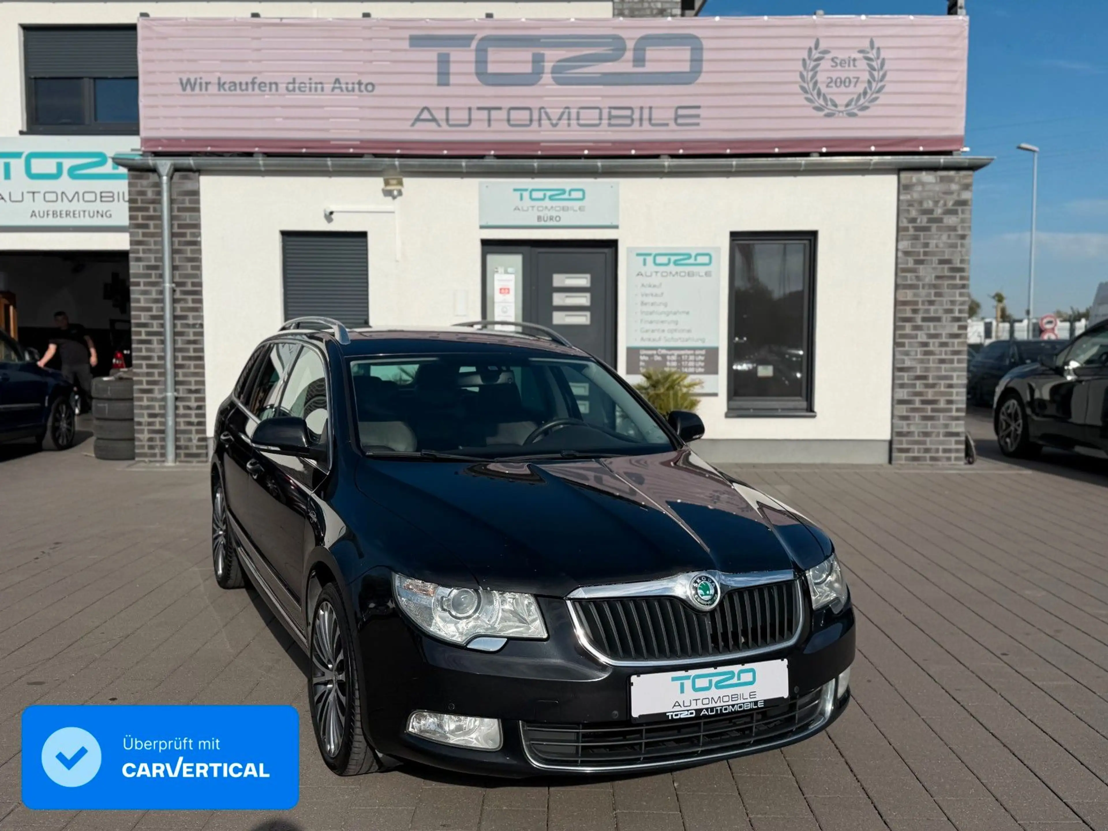 Skoda Superb 2.0TDI Laurin & Klement*PANO*LEDER*AHK*