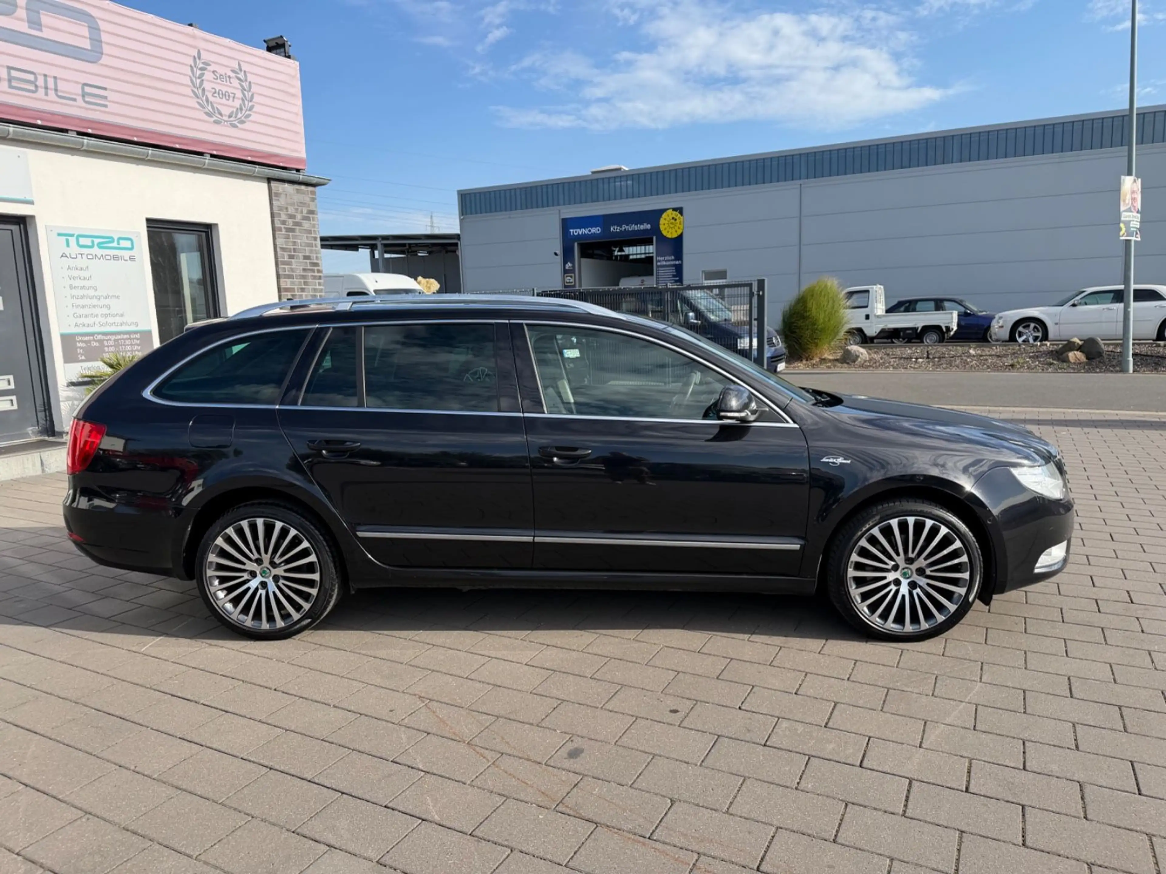 Skoda Superb 2.0TDI Laurin & Klement*PANO*LEDER*AHK* — photo 8