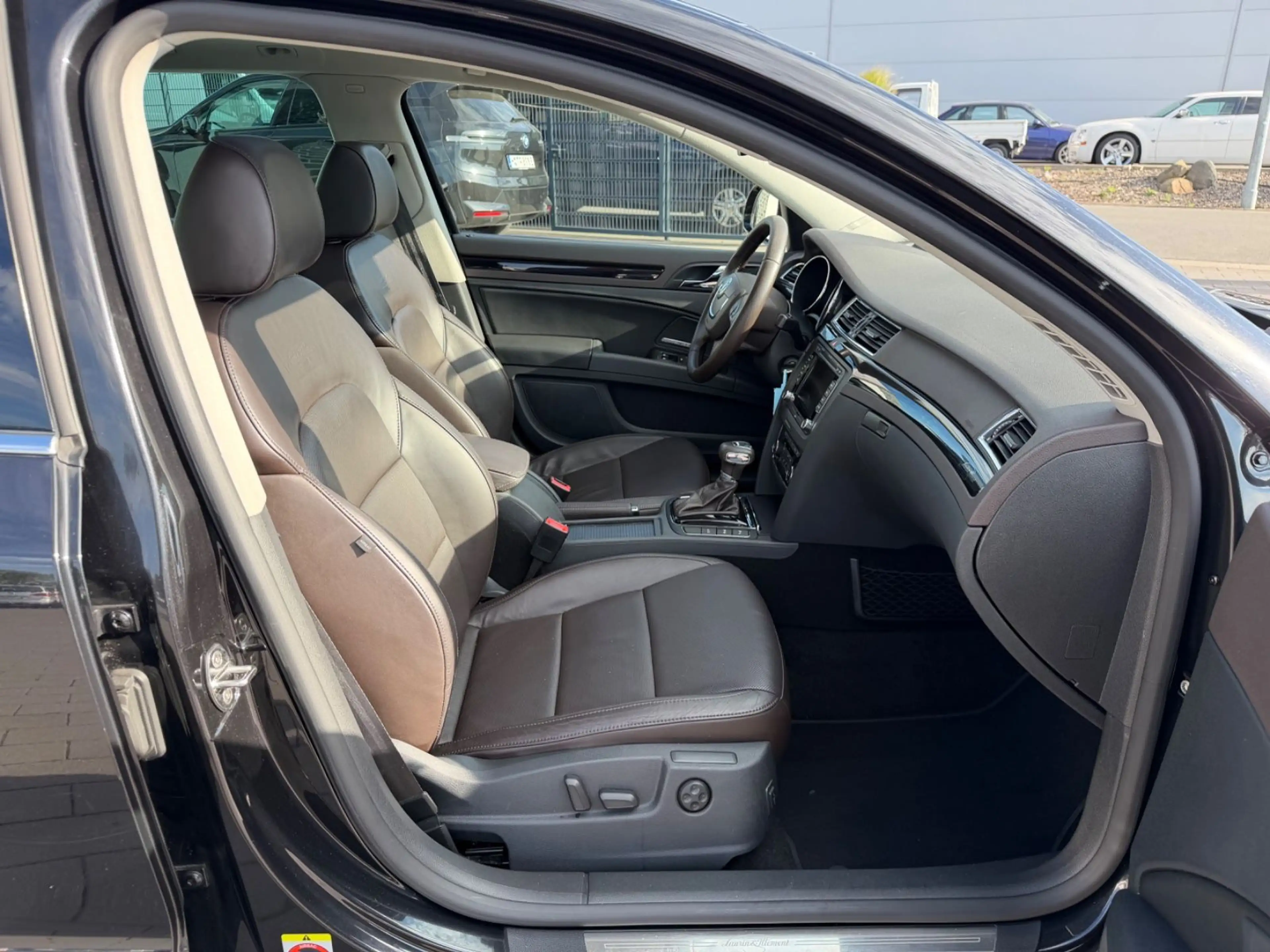 Skoda Superb 2.0TDI Laurin & Klement*PANO*LEDER*AHK* — photo 15