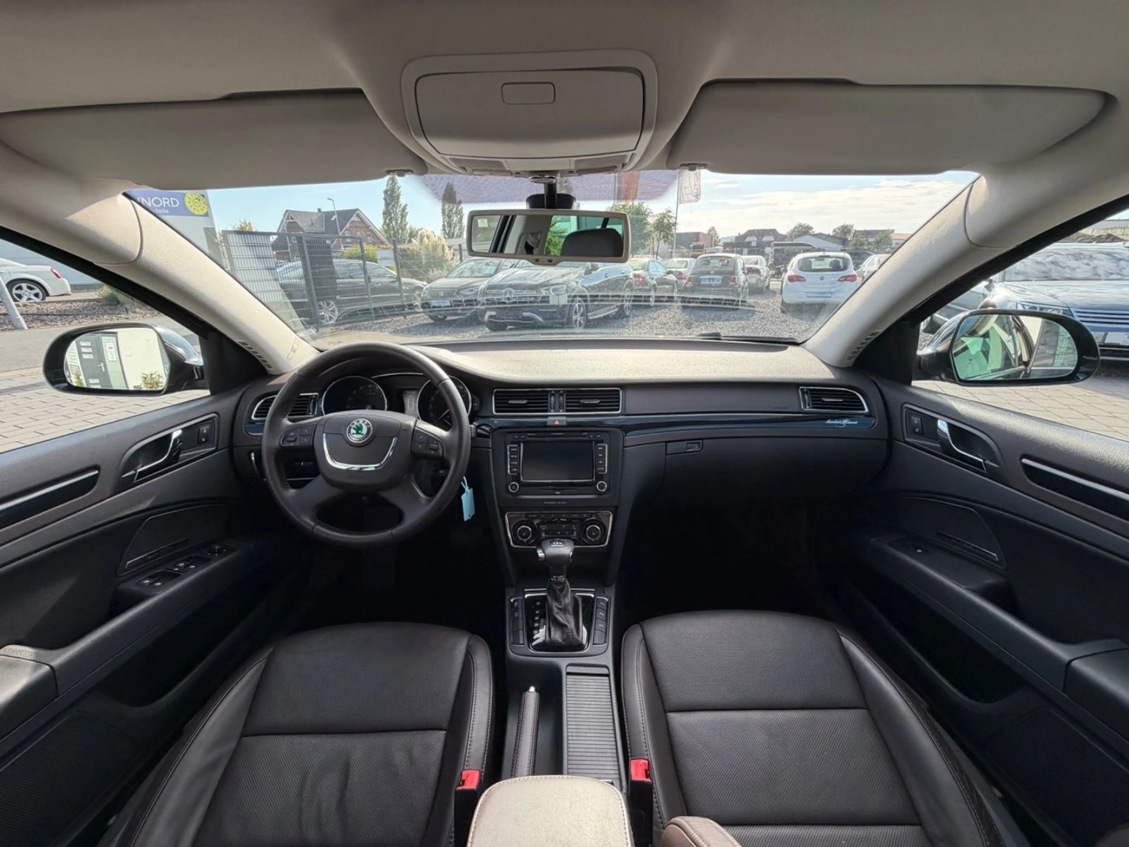 Skoda Superb 2.0TDI Laurin & Klement*PANO*LEDER*AHK* — photo 9