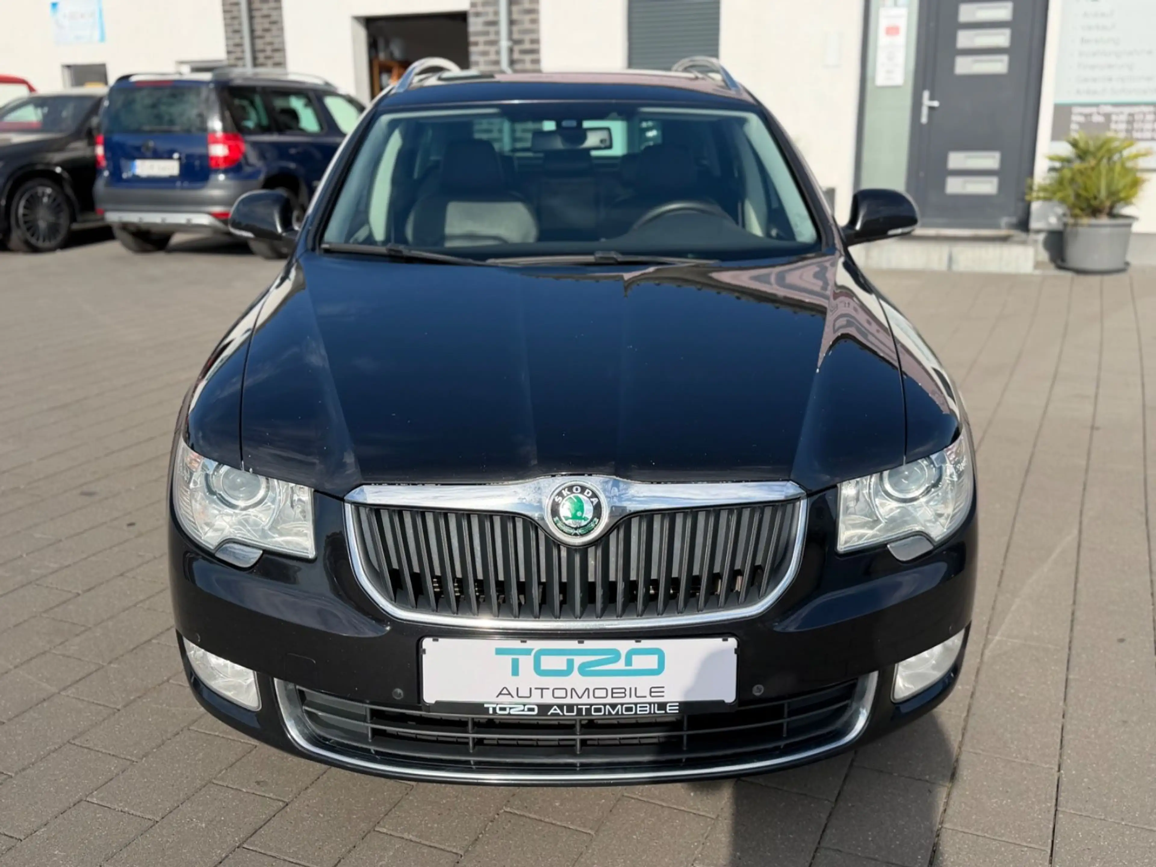 Skoda Superb 2.0TDI Laurin & Klement*PANO*LEDER*AHK* — photo 3