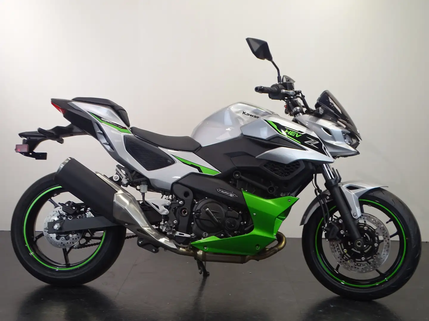 Kawasaki Z7 Hybrid Verde - 1