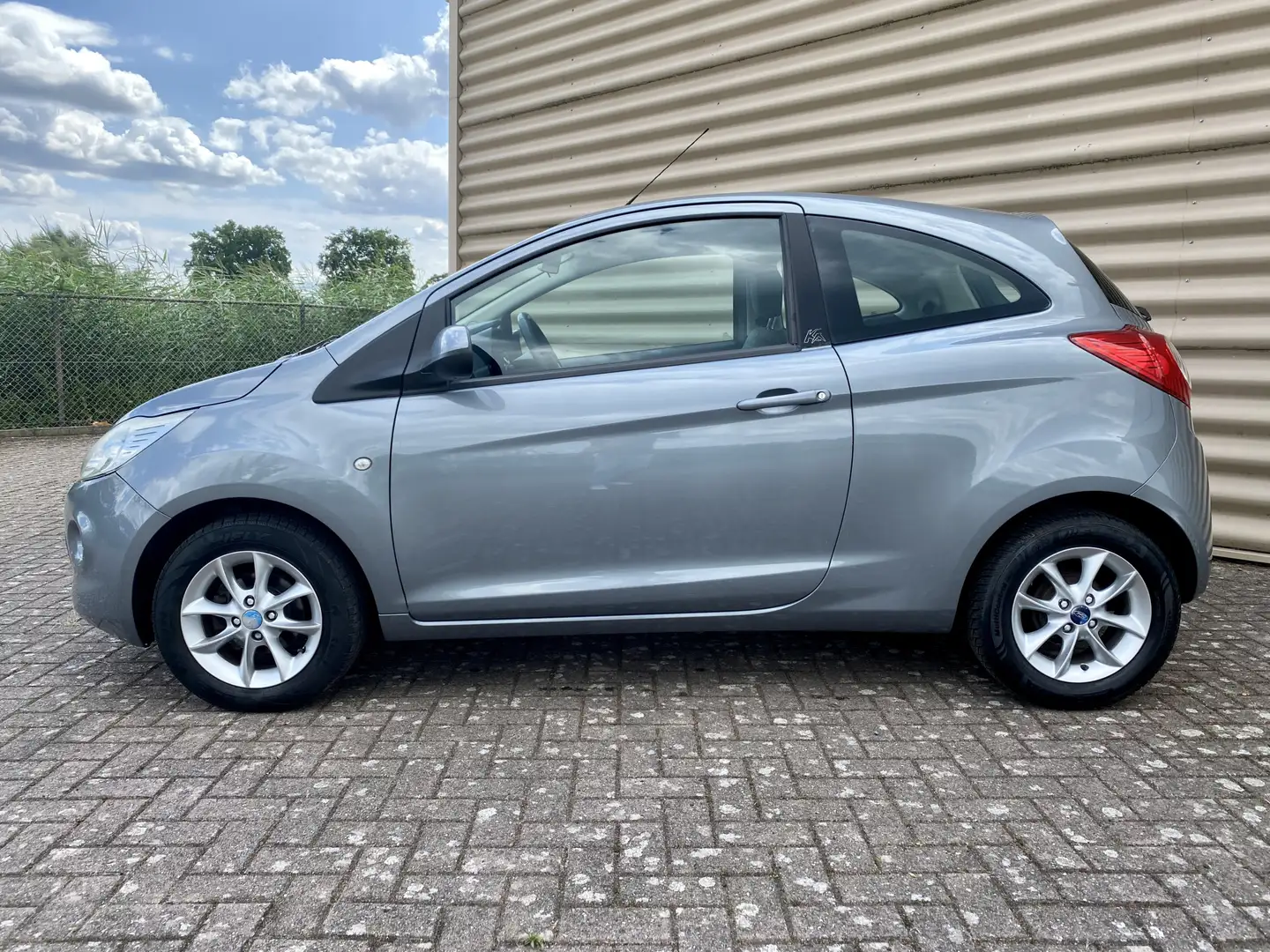 Ford Ka/Ka+ 1.2 Cool&Sound [ airco,audio,lmv ] Grijs - 2