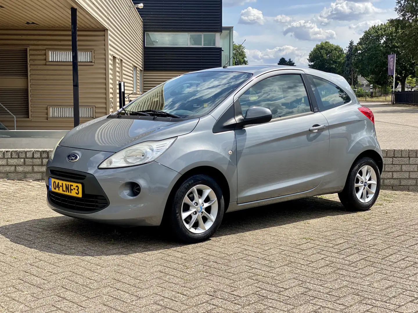 Ford Ka/Ka+ 1.2 Cool&Sound [ airco,audio,lmv ] Grijs - 1