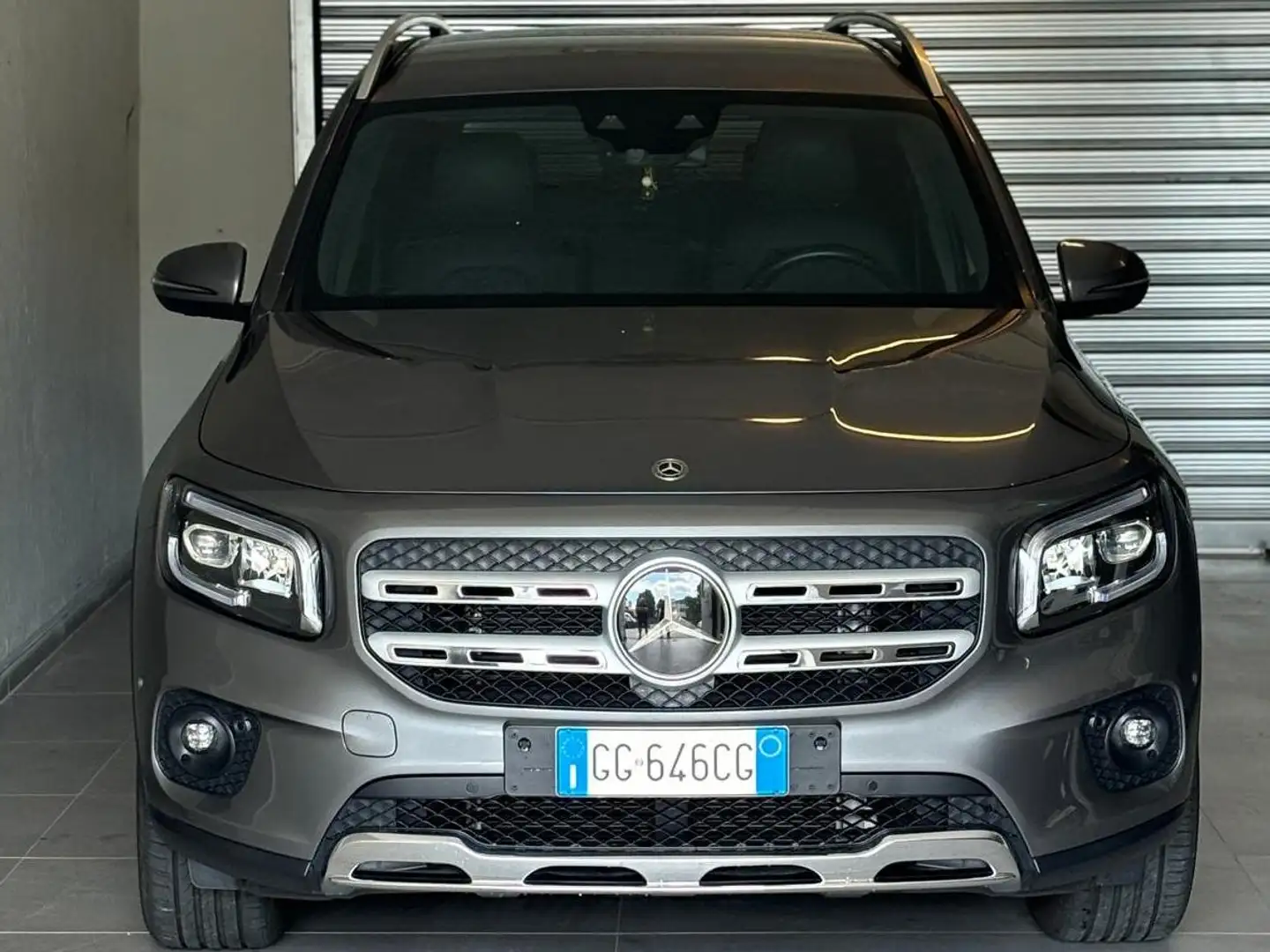 Mercedes-Benz GLB 200 Grijs - 1