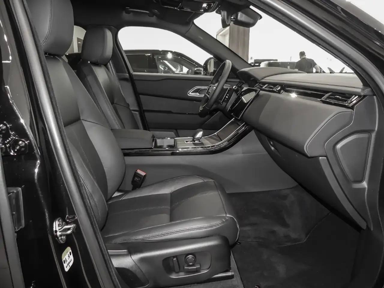 Land Rover Range Rover Velar 2026