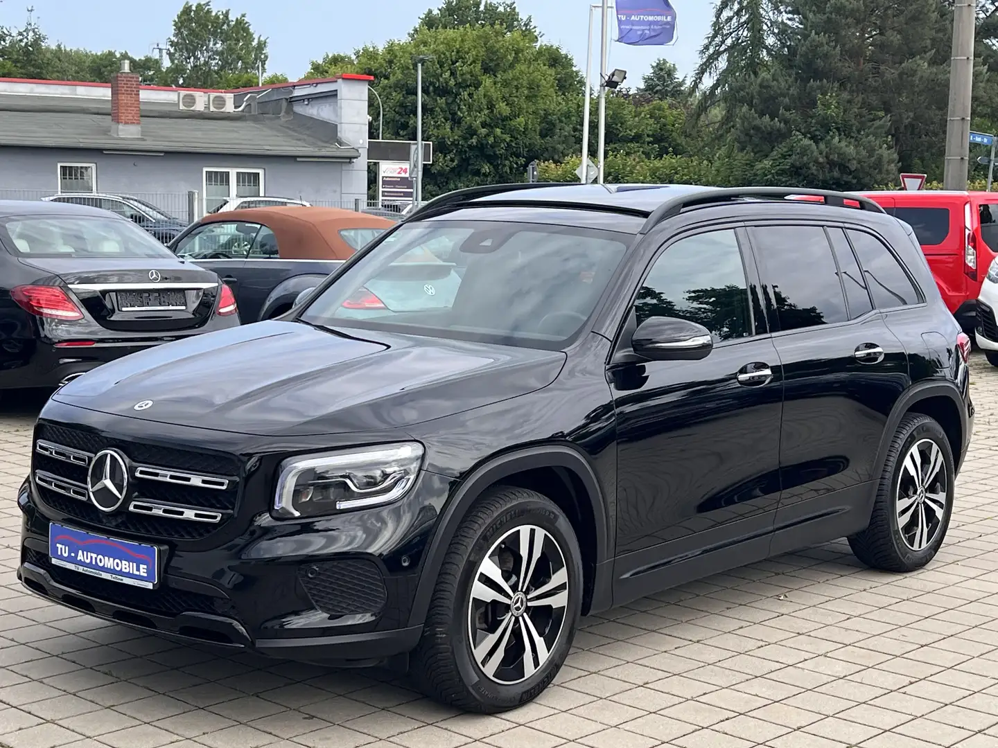 Mercedes-Benz GLB 220 GLB 220 d Night-Paket PANO-AMBIENTE-MEMORY-MBLED Černá - 2