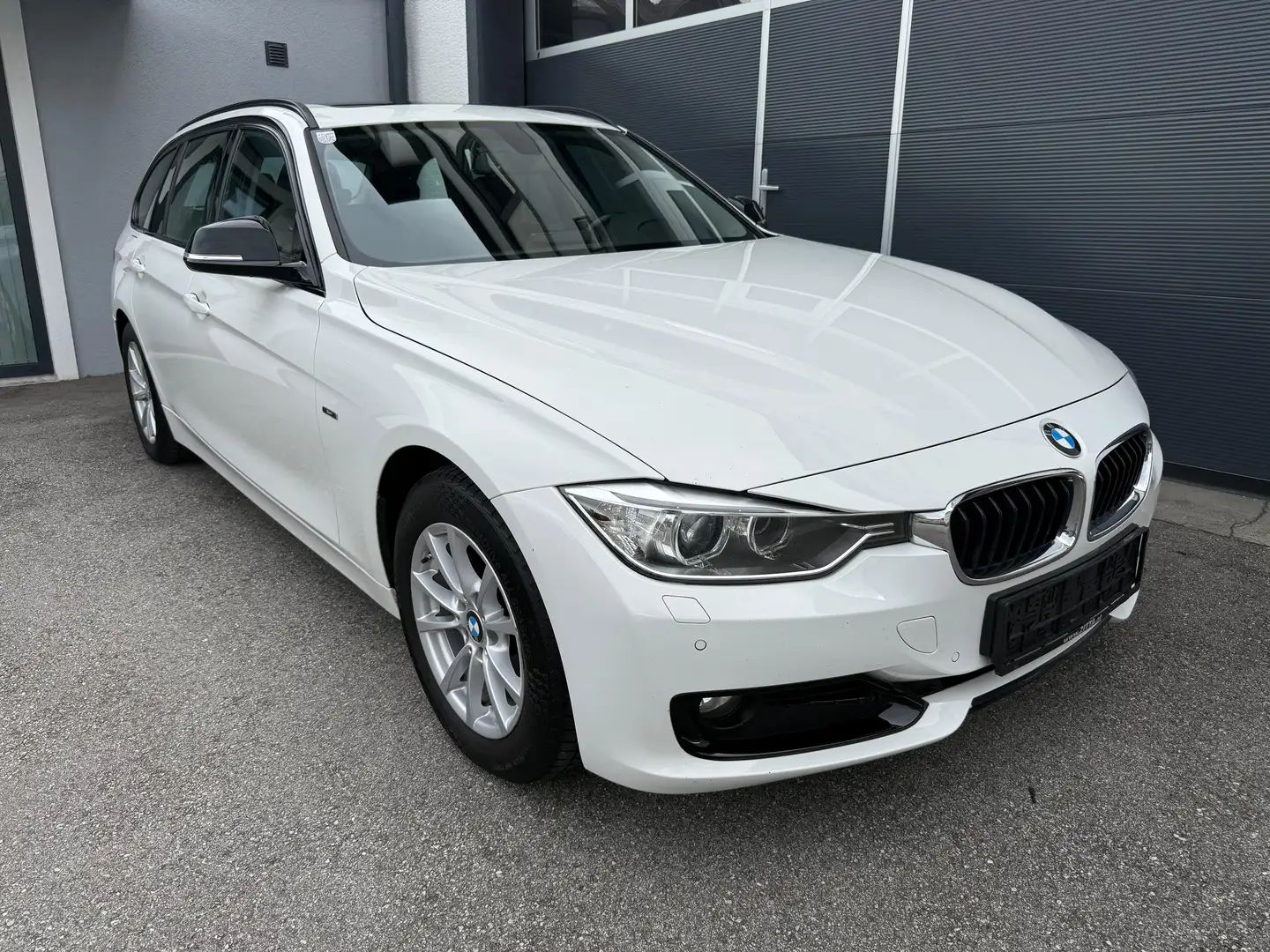 BMW 318 318 d Tour. *Xenon*Navi*Sportsitz*Panorama* Bianco - 1