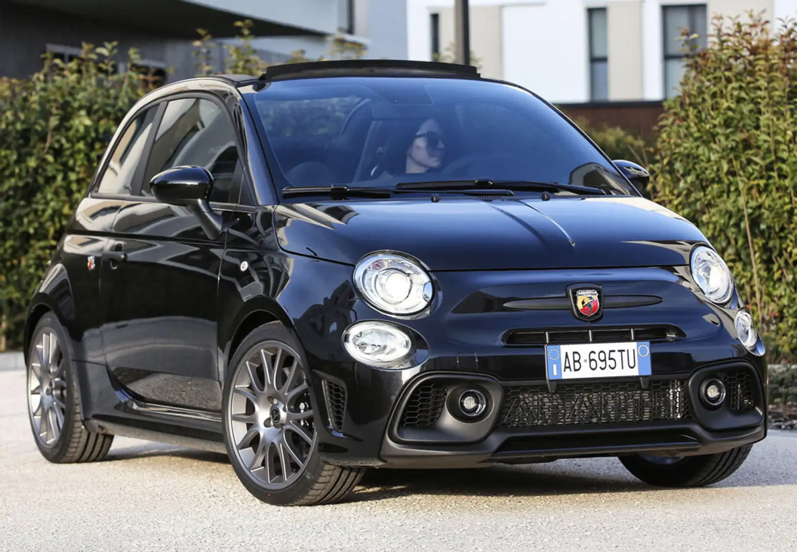 Abarth 695C 1.4T JET AUT. 132KW - 2