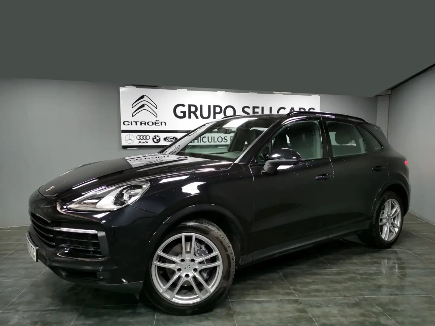 Porsche Cayenne Aut. Negro - 2