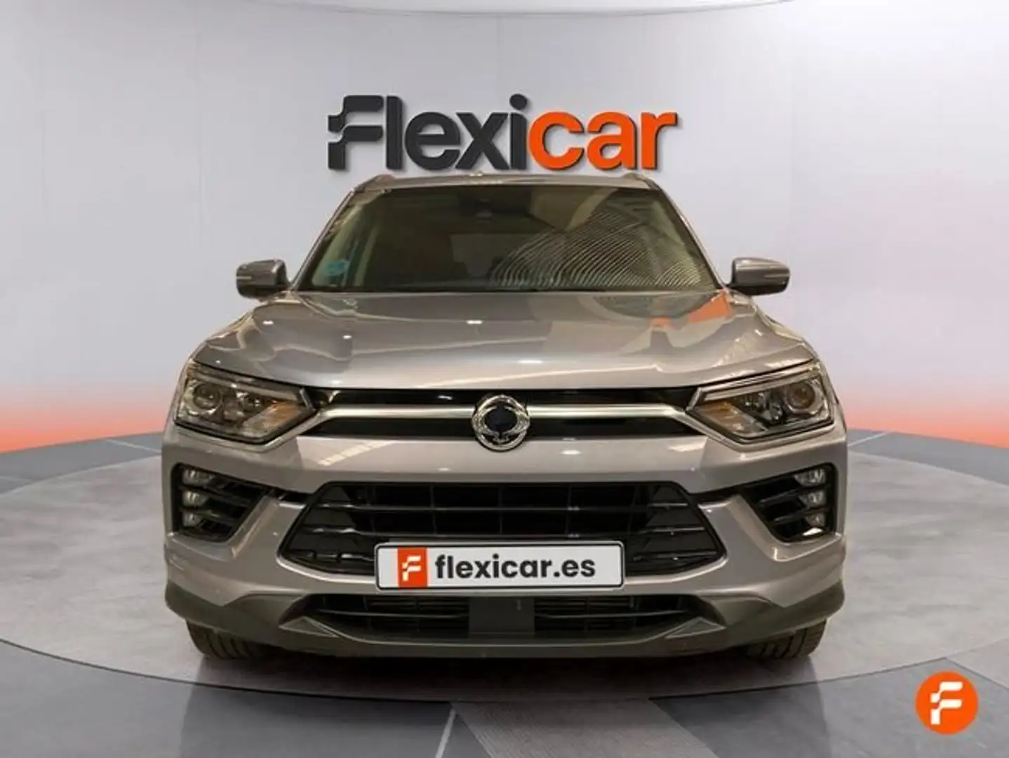 SsangYong Korando G15 Urban Plus 4x2 Aut. Gris - 2
