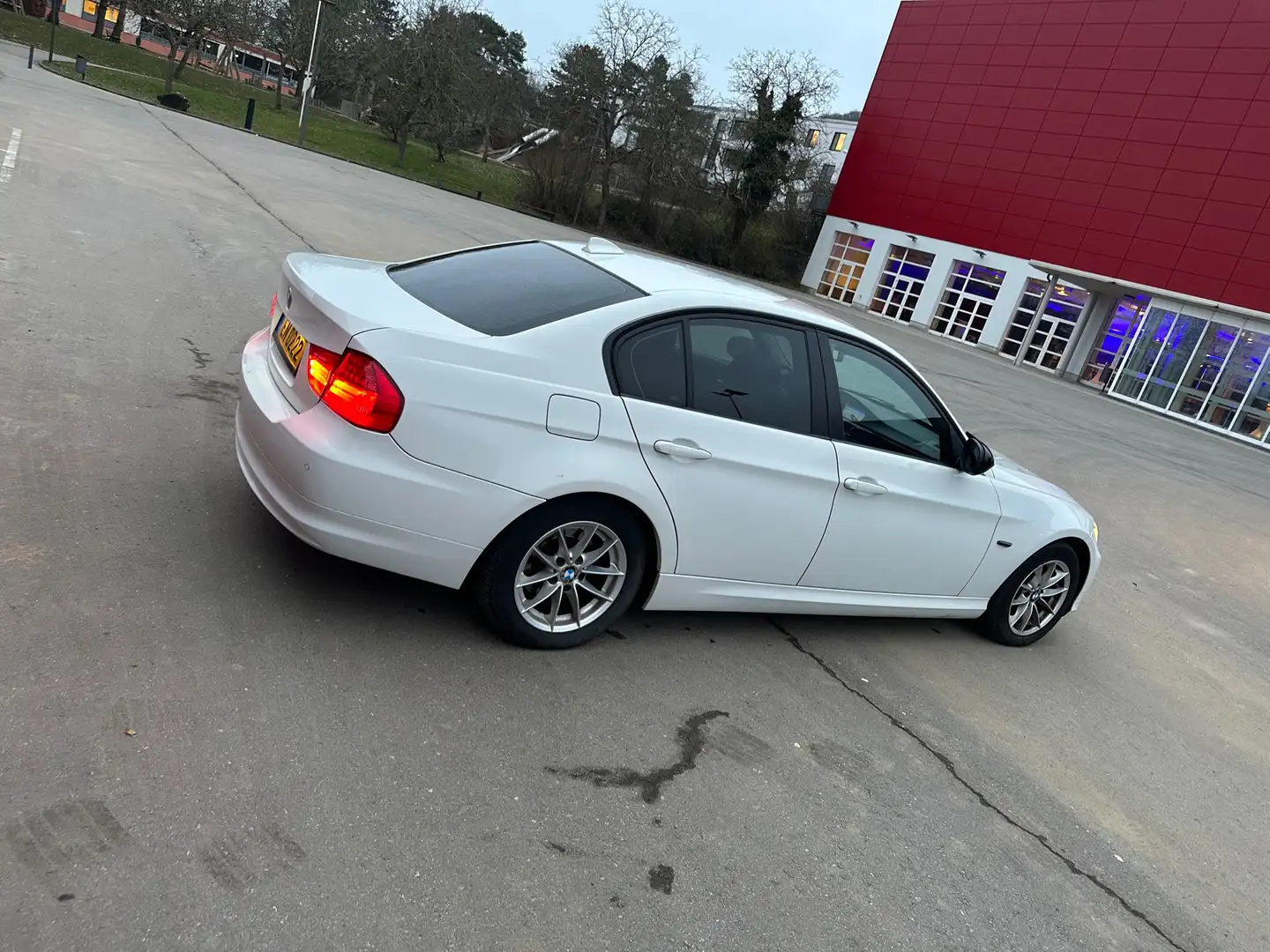 BMW 318 318d DPF Aut. Blanc - 2