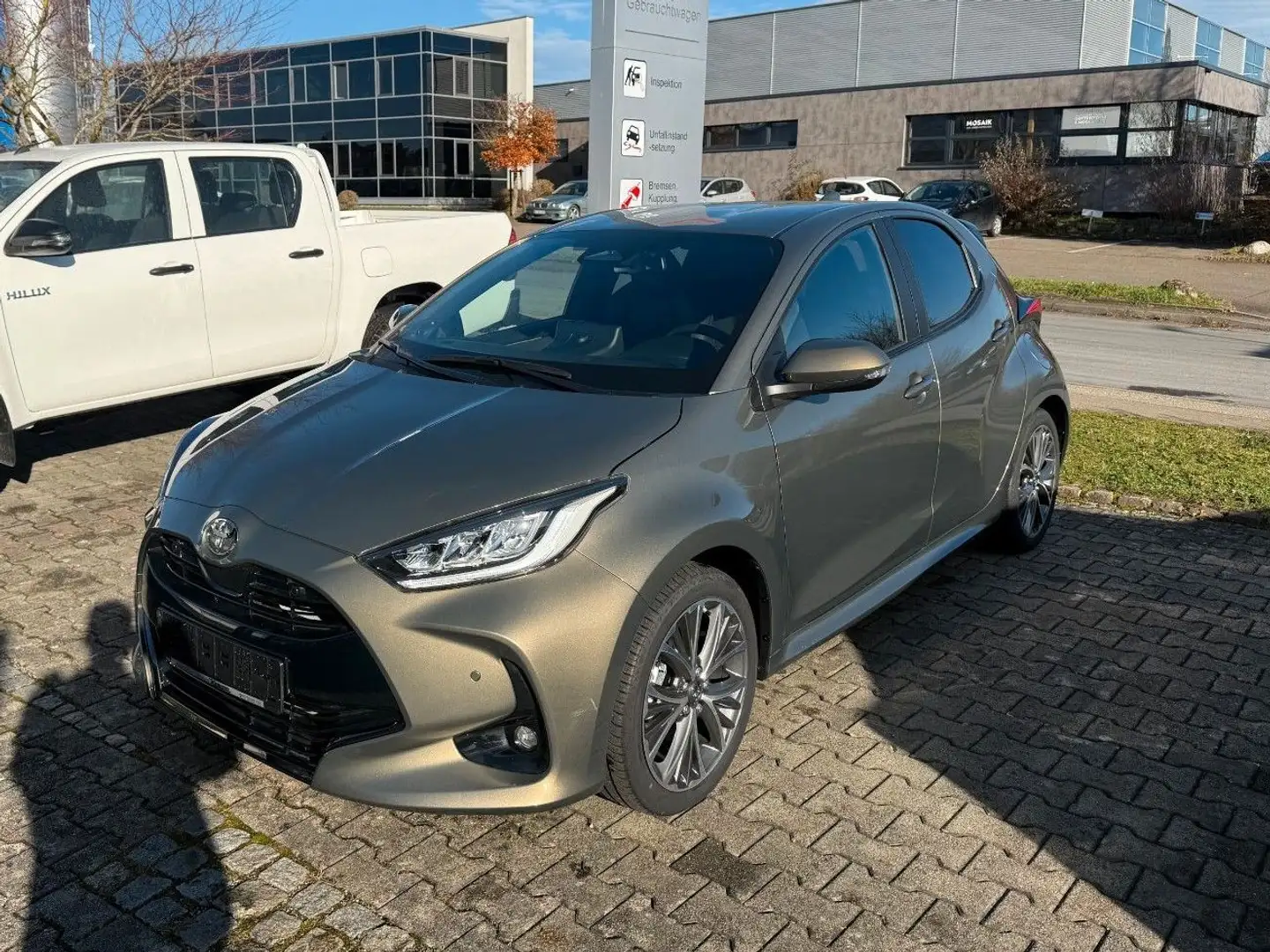 Toyota Yaris 1.5 Hybrid Style / Infotainment-Paket: Beige - 1