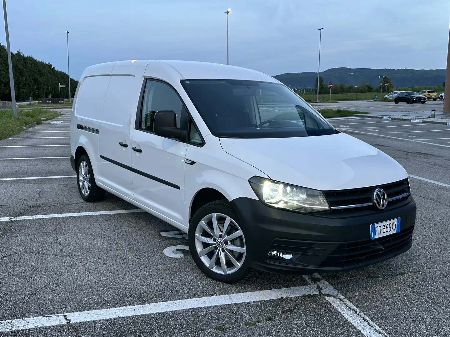 Volkswagen Caddy Passo lungo - 1