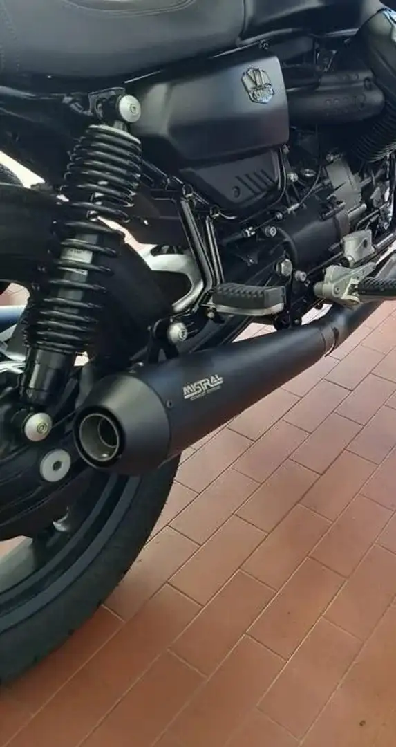 Moto Guzzi V 7 Stone Nero - 2