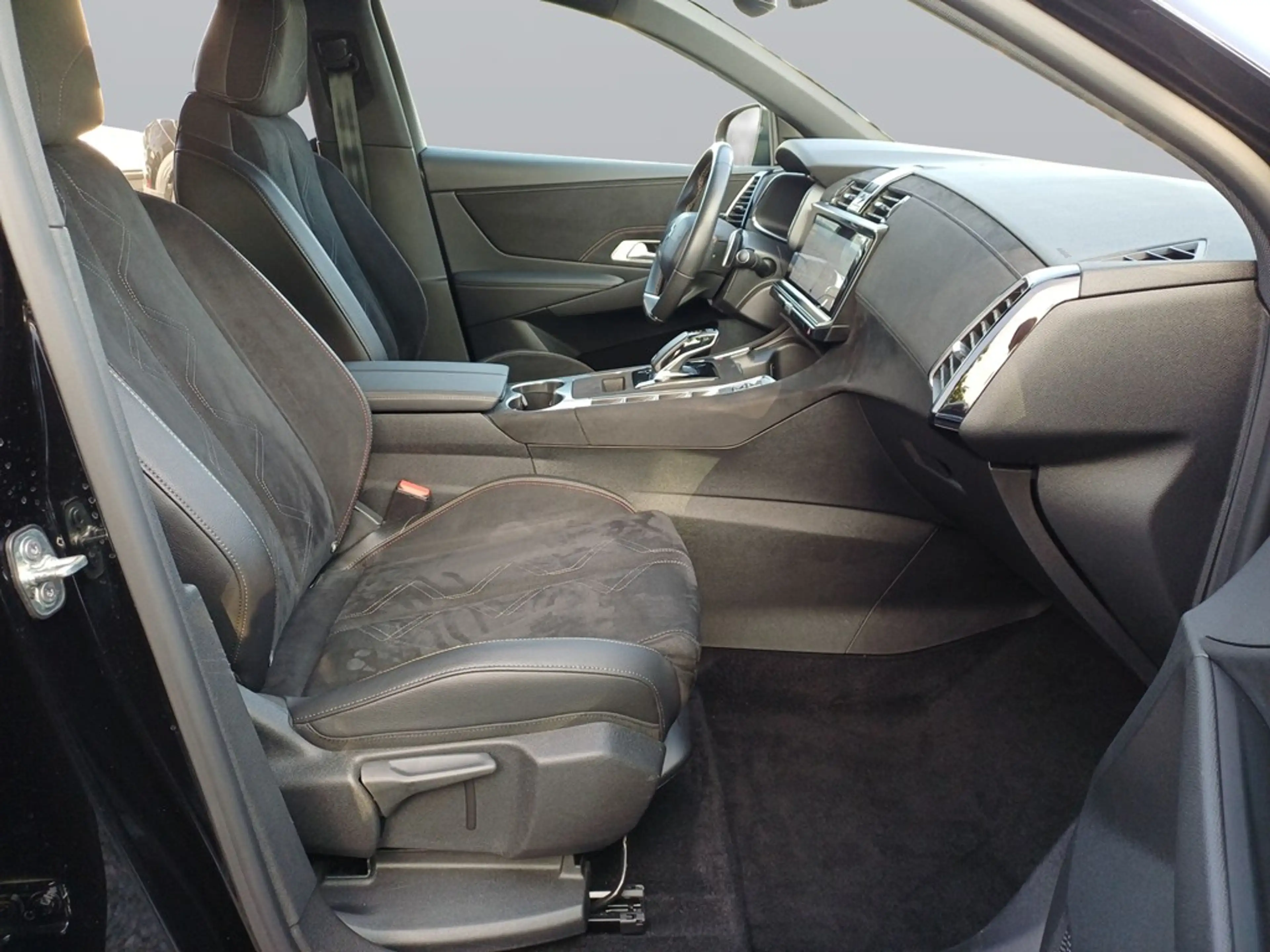 DS Automobiles DS 7 DS 7 PERFORMANCE LINE BlueHDi 130 — photo 10