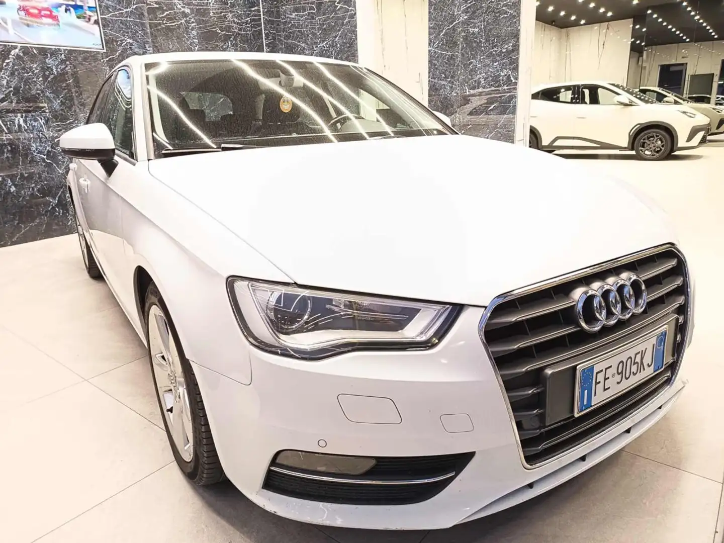 Audi A3 1.6 TDI S tronic Ambition Weiß - 2