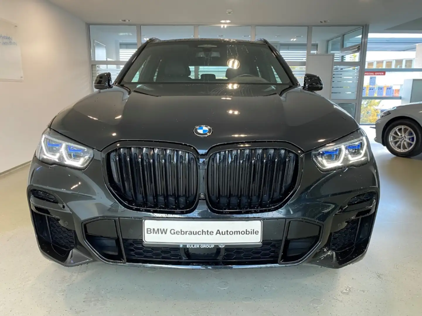 BMW X5 xDrive 40d A M Sportpaket HUD StandHZG AHK Navi L Schwarz - 2