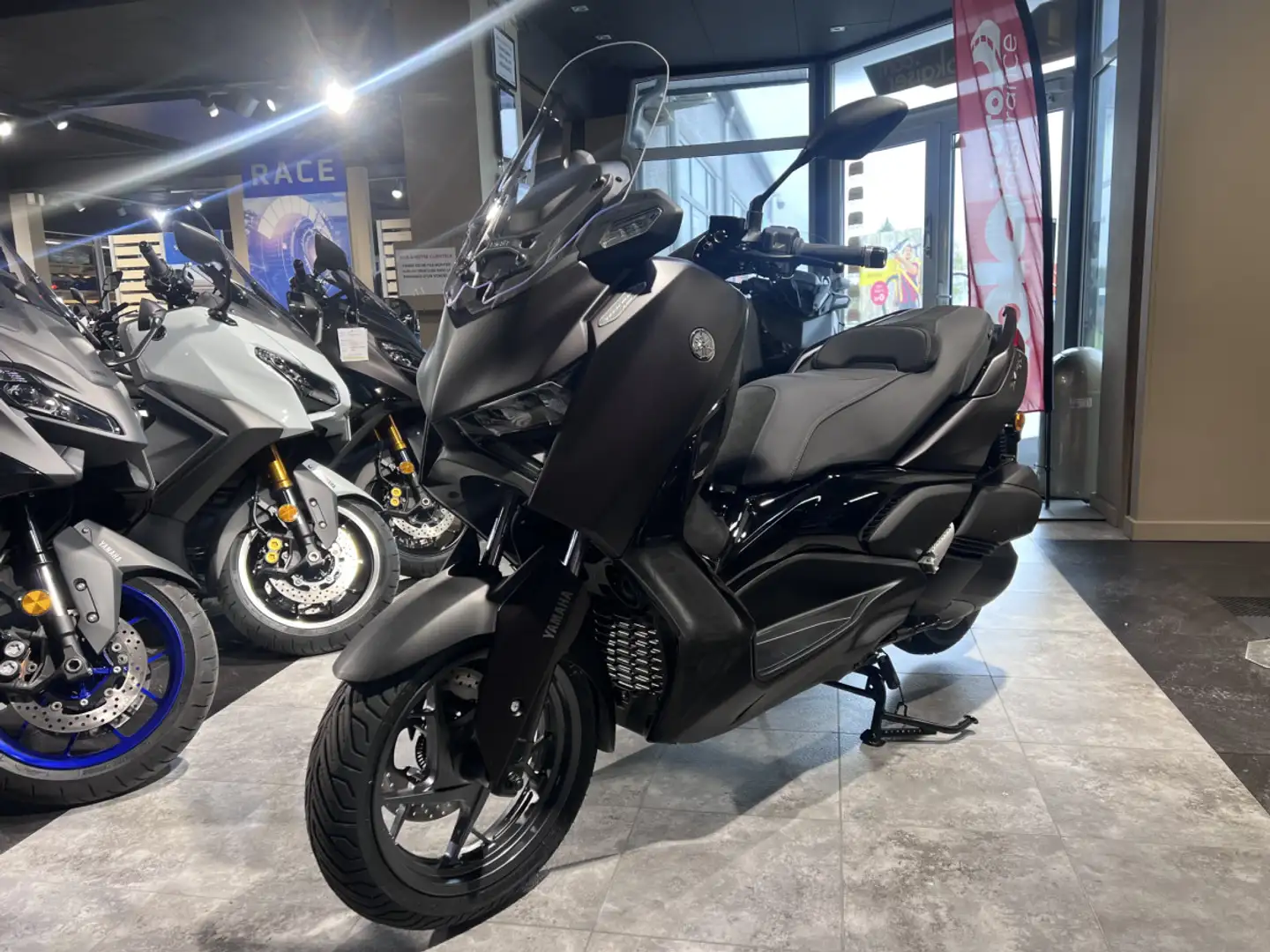 Yamaha X-Max 300 TECH MAX + Mauve - 2