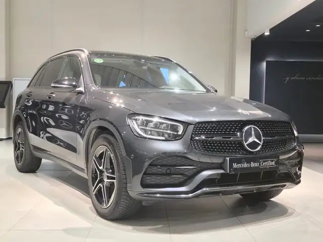 Mercedes-Benz 220 view 7