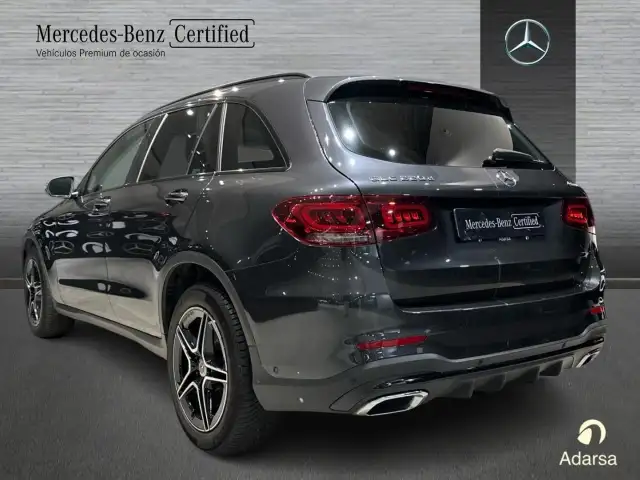 Mercedes-Benz 220 view 4