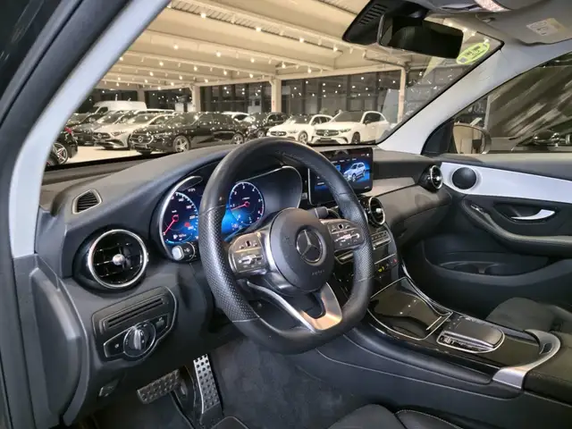 Mercedes-Benz 220 view 15