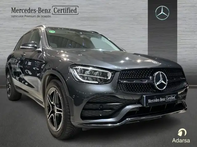 Mercedes-Benz 220 view 3
