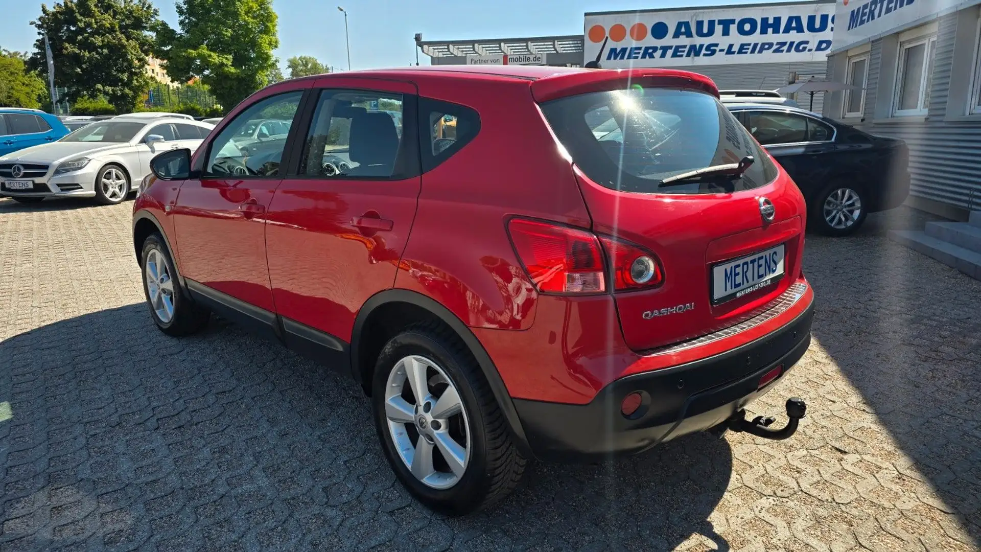 Nissan Qashqai 2.0 acenta Alu DAB BT Tel Gewerbe Rot - 2