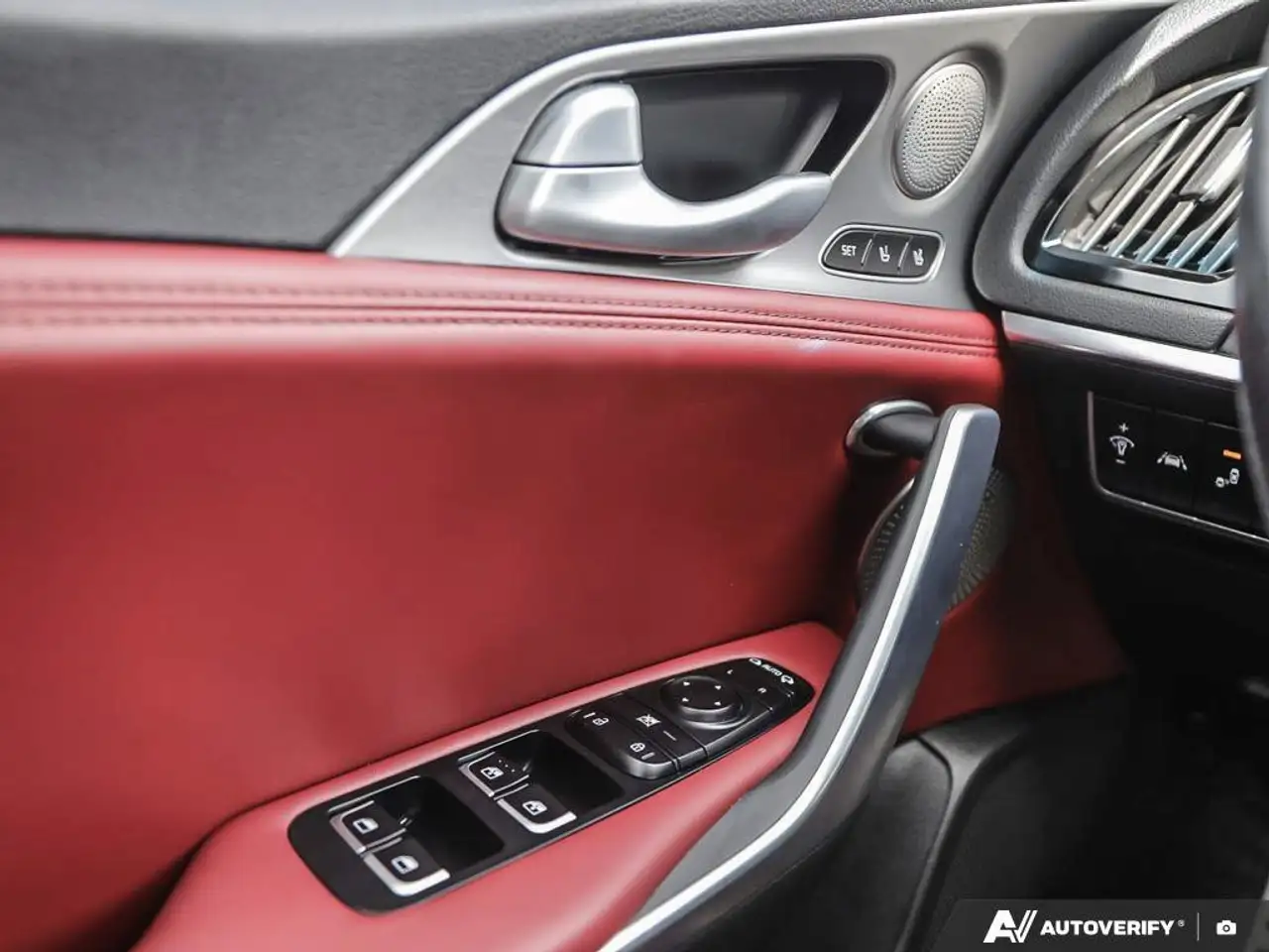 Kia Stinger снимка Kia Stinger