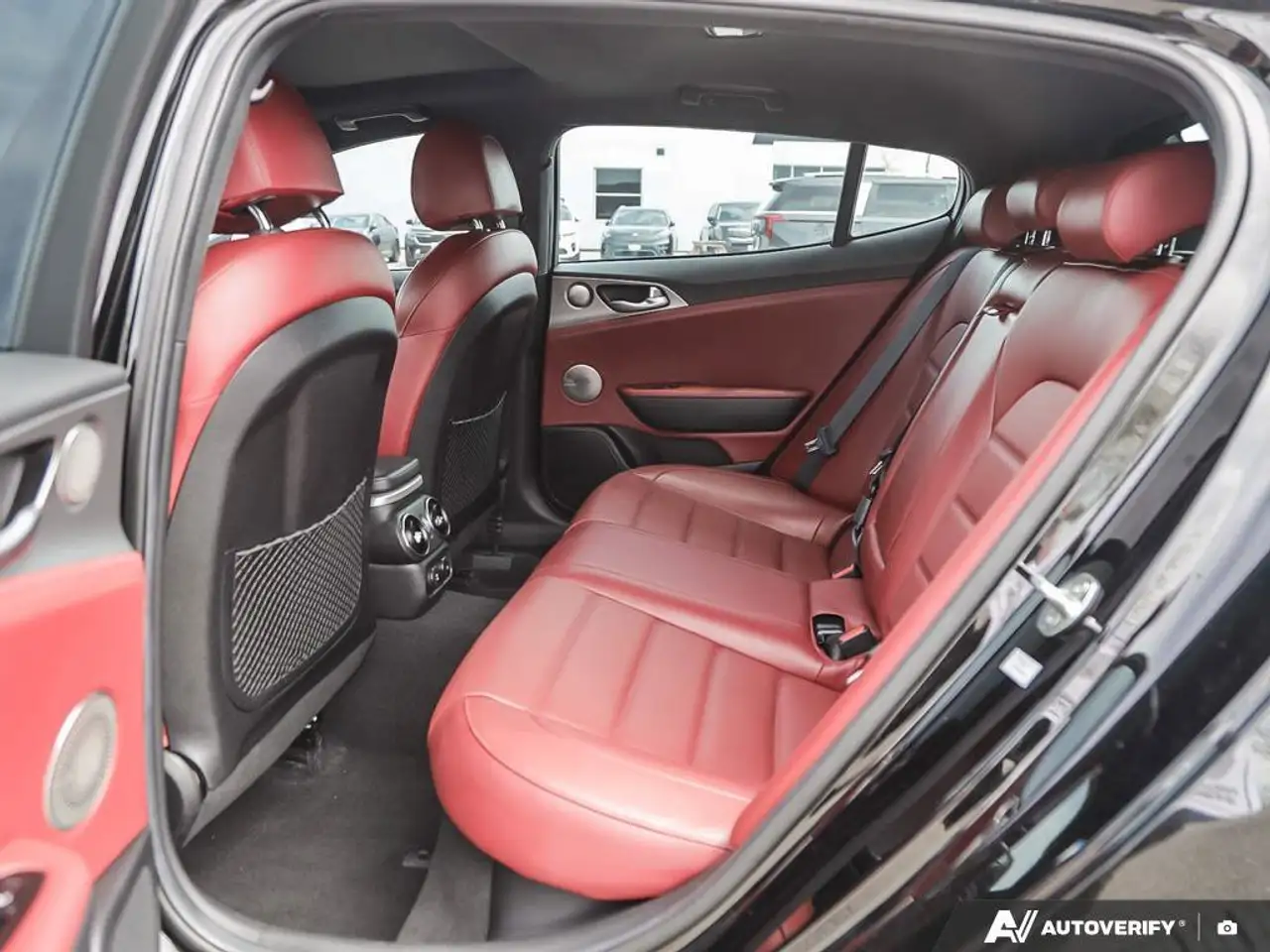 Kia Stinger снимка Kia Stinger