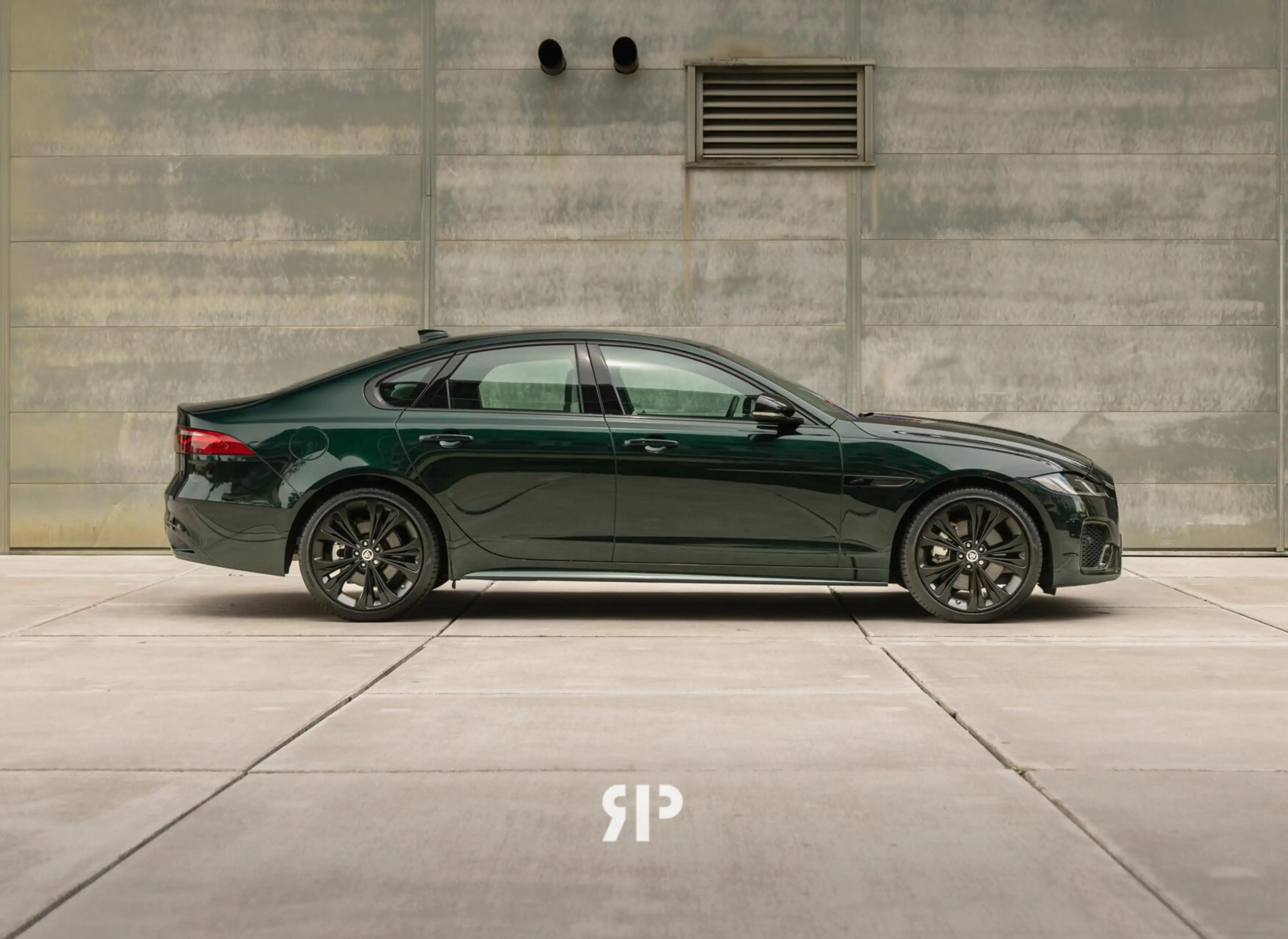 Jaguar XF 2.0 P250 R-Dynamic SE