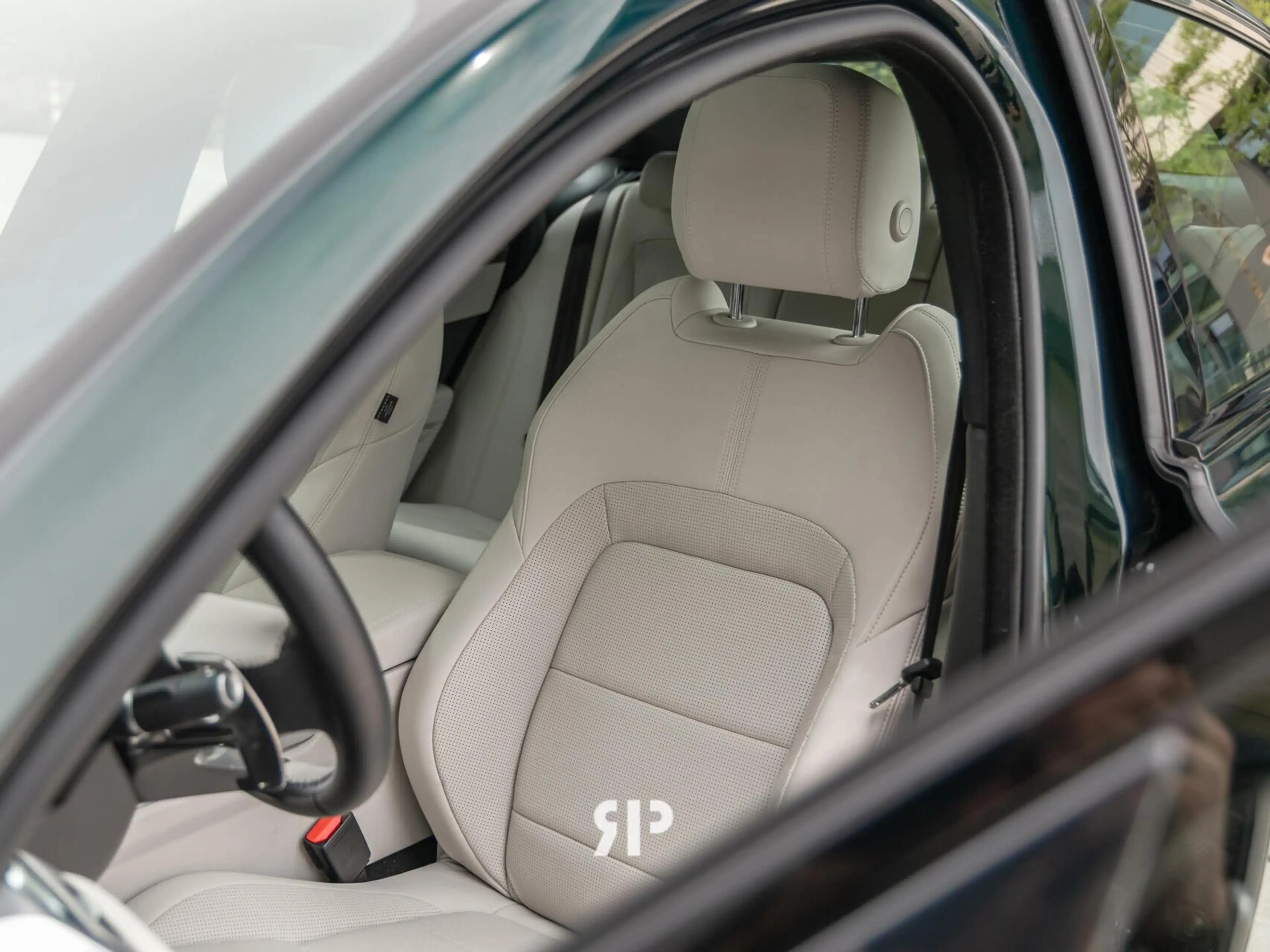 Jaguar XF 2.0 P250 R-Dynamic SE — photo 6